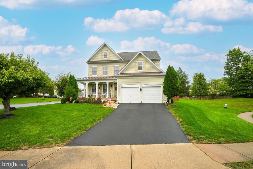 Spacious and budget-friendly basement studio with a private entrance, features a large room, full bathroom, living room area, and a den—perfect for an office or flex space. Includes a refrigerator, microwave, and dedicated storage room.

All utilities, WiFi, and trash service included. Street parking available. Enjoy access to HOA amenities: pool, clubhouse, and community events.

Great location close to shopping, dining, and entertainment.

Ready for move-in—don’t miss out!