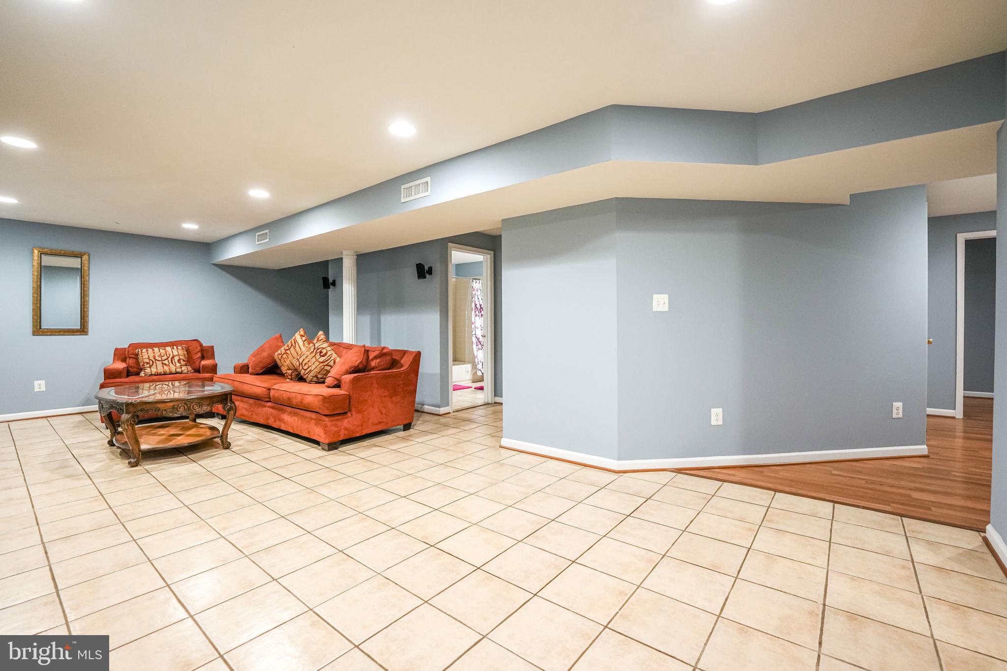 RIVENBURG - Residential Lease