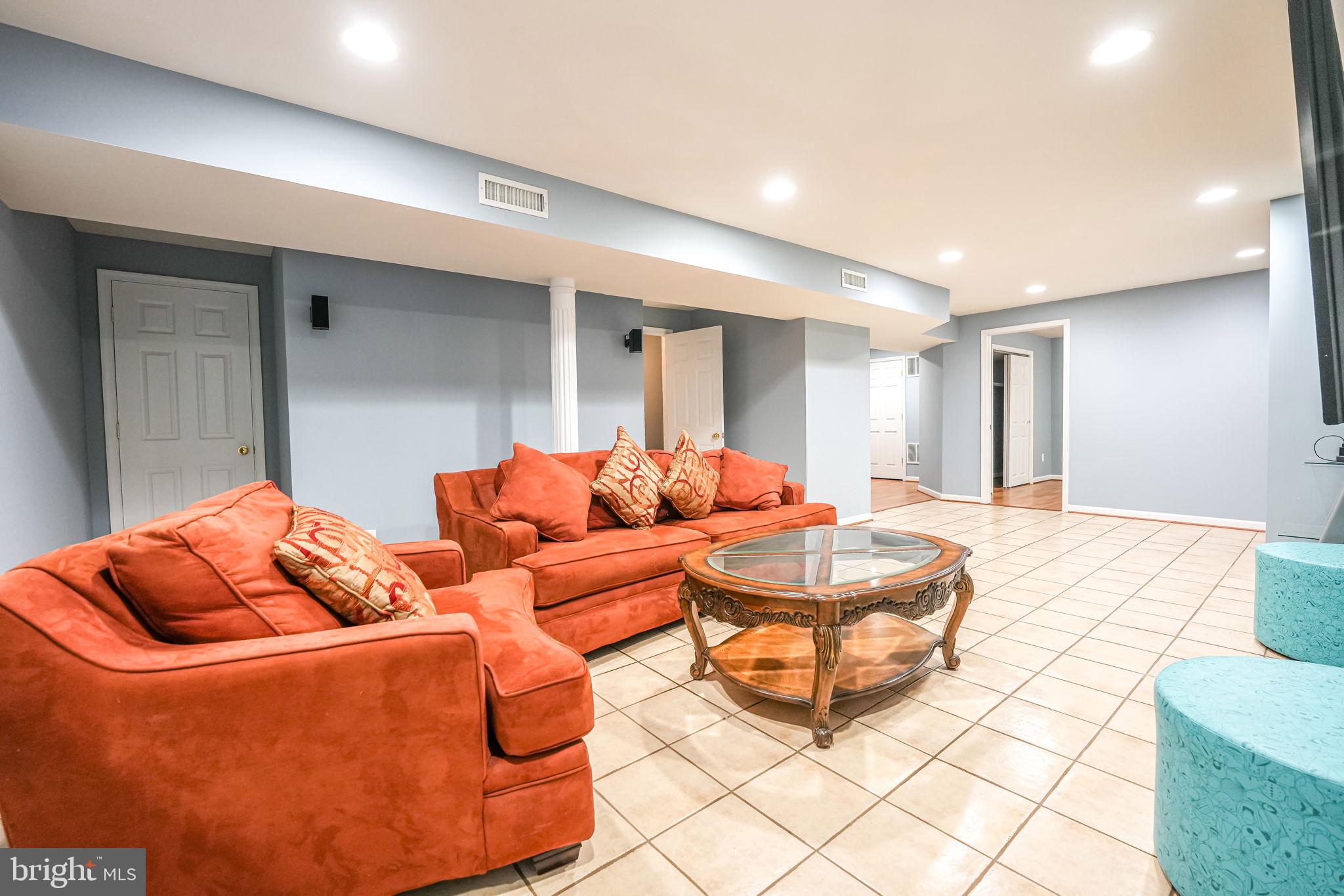 RIVENBURG - Residential Lease