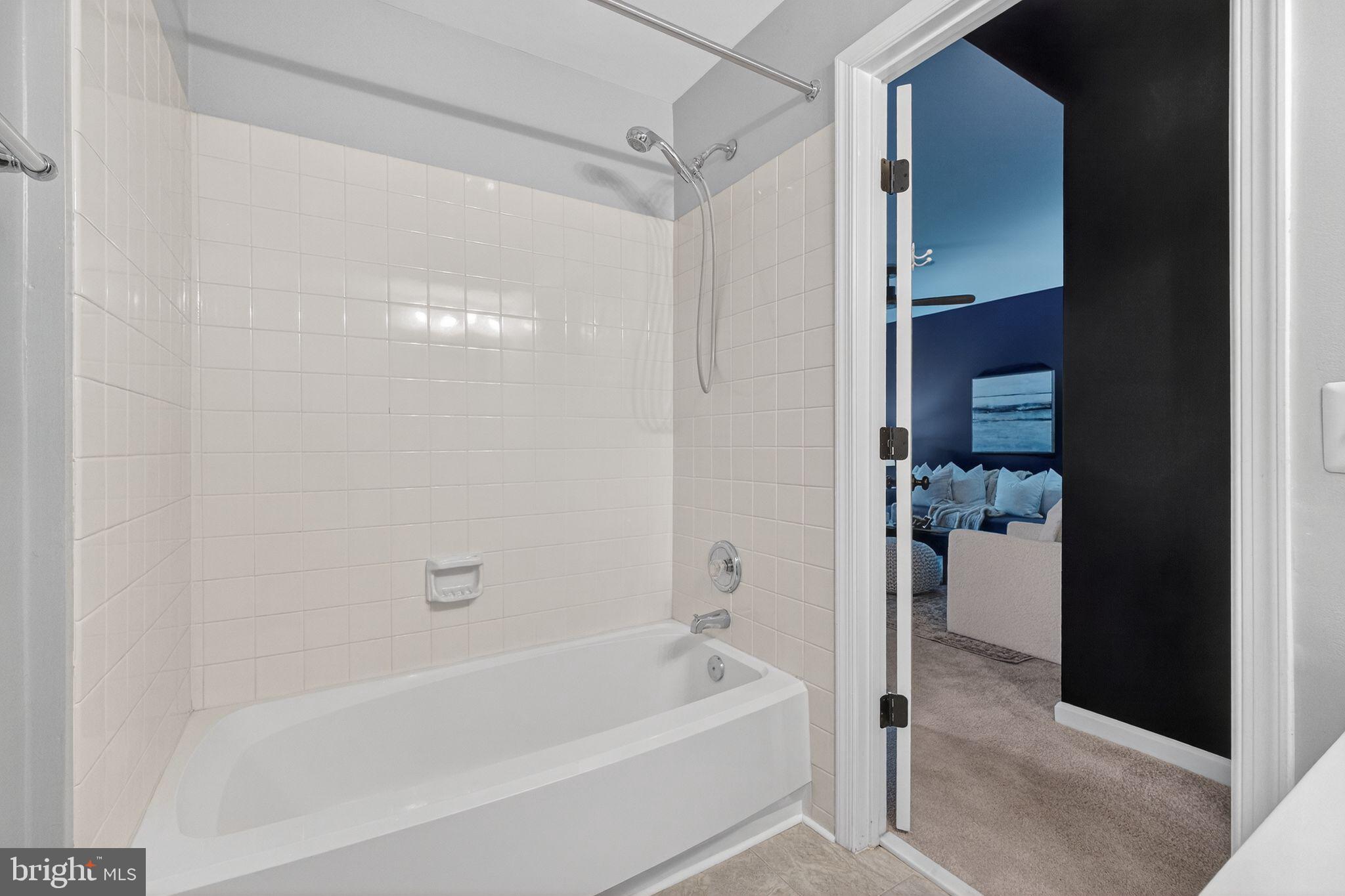 LOWES ISLAND - Residential