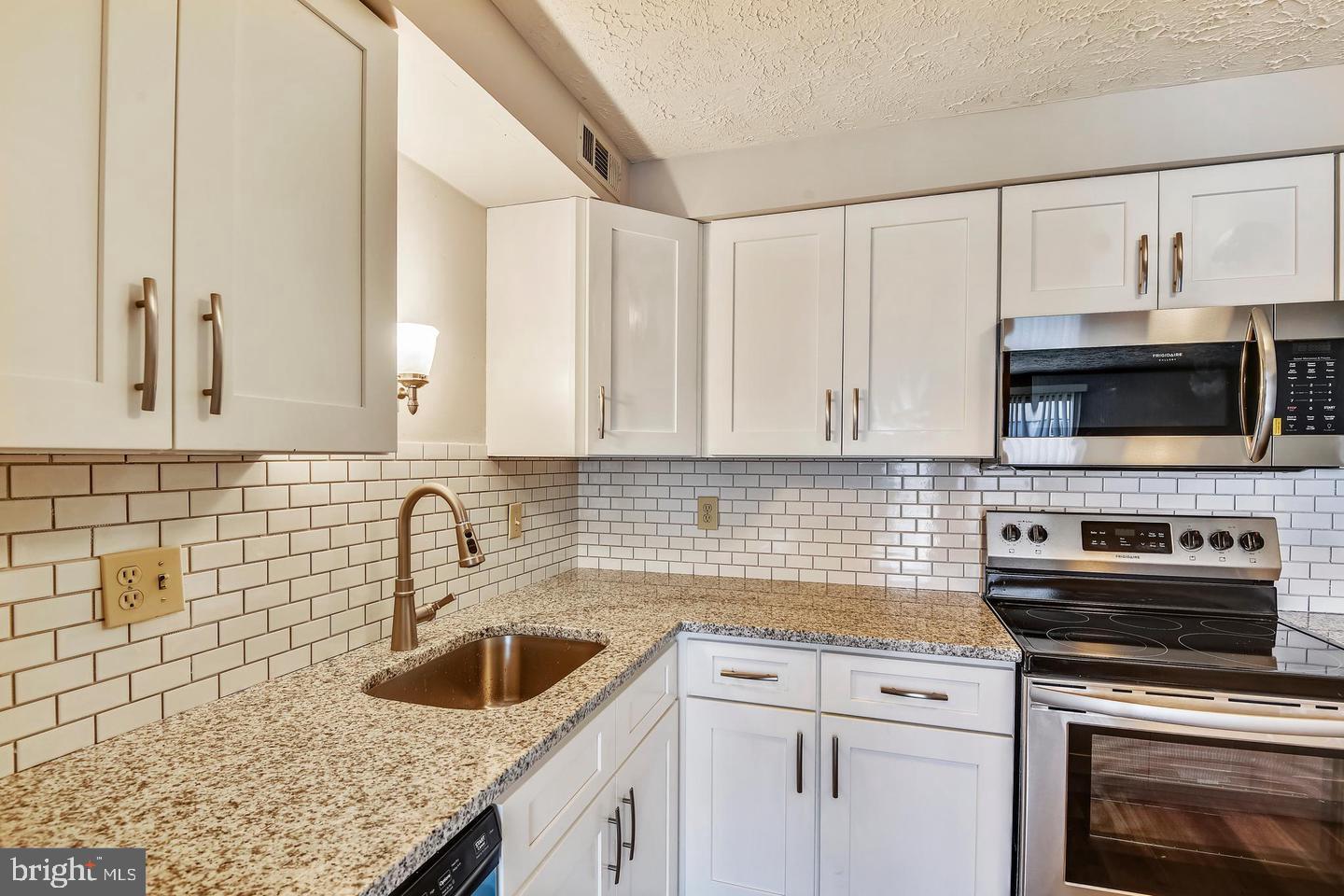 CHESTERFIELD GARDEN CONDOMINIUM - Residential Lease