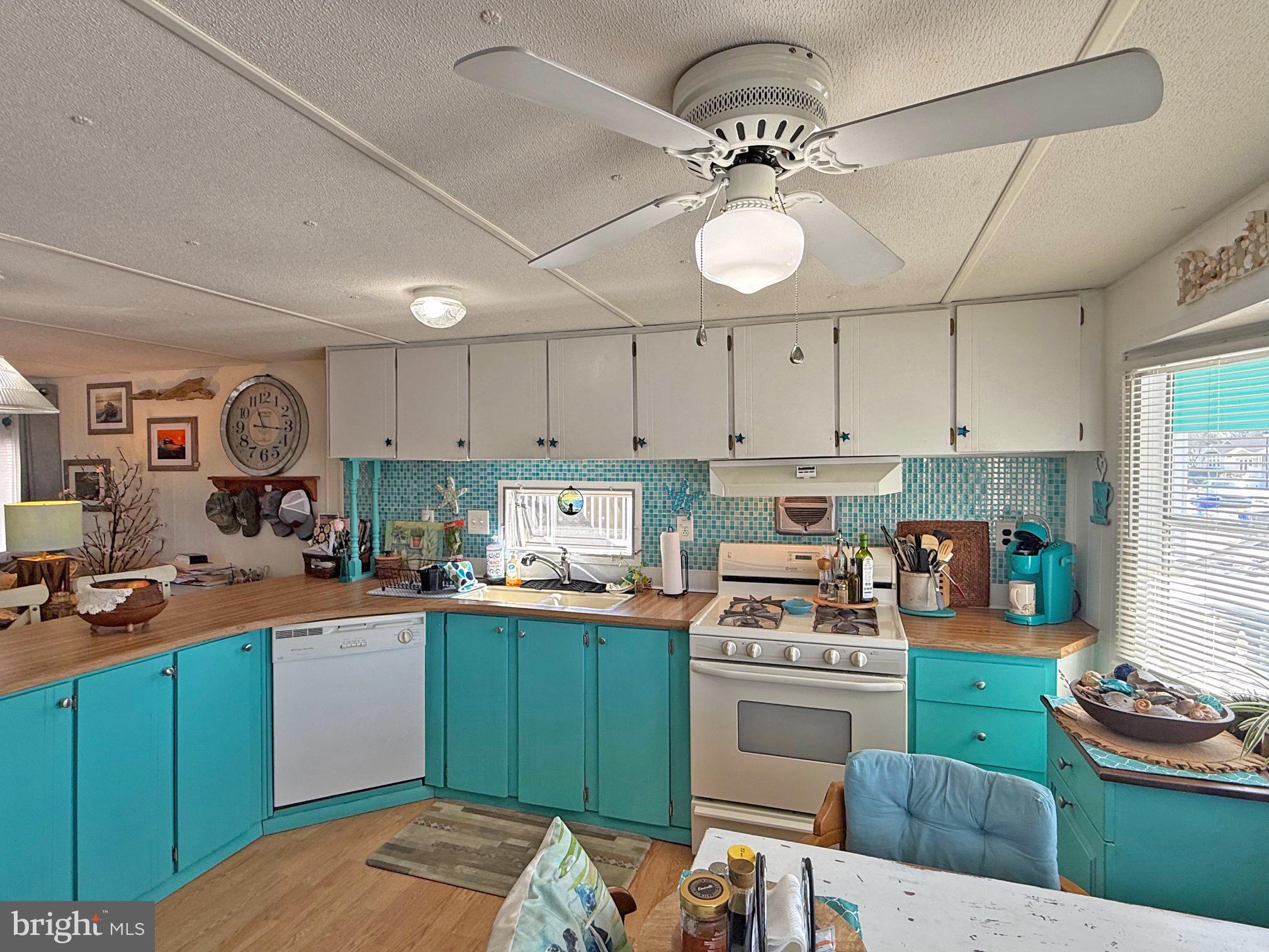 COLONIAL EAST MHP - Residential