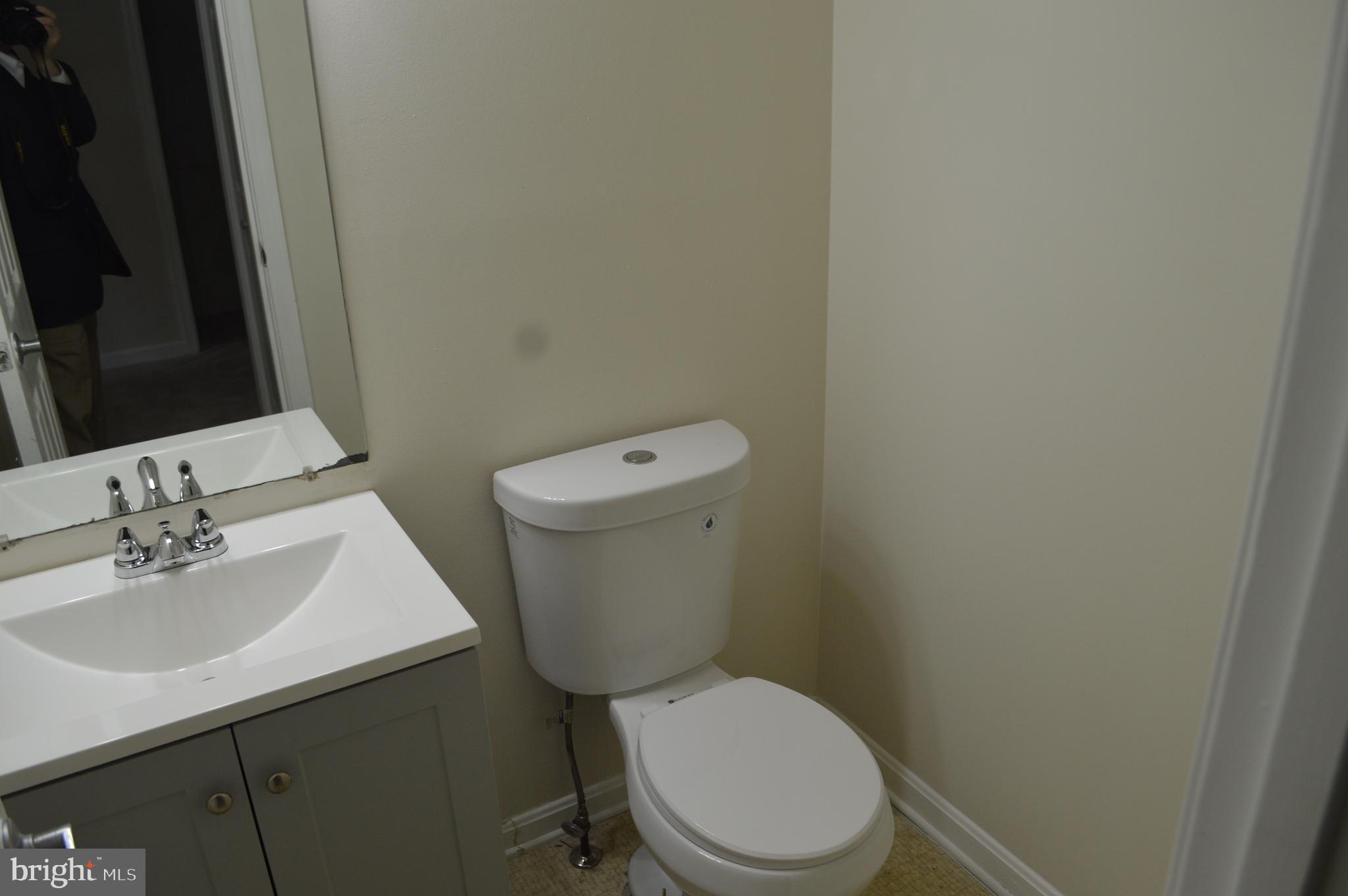 ROUNDHOUSE SQUARE - Residential Lease