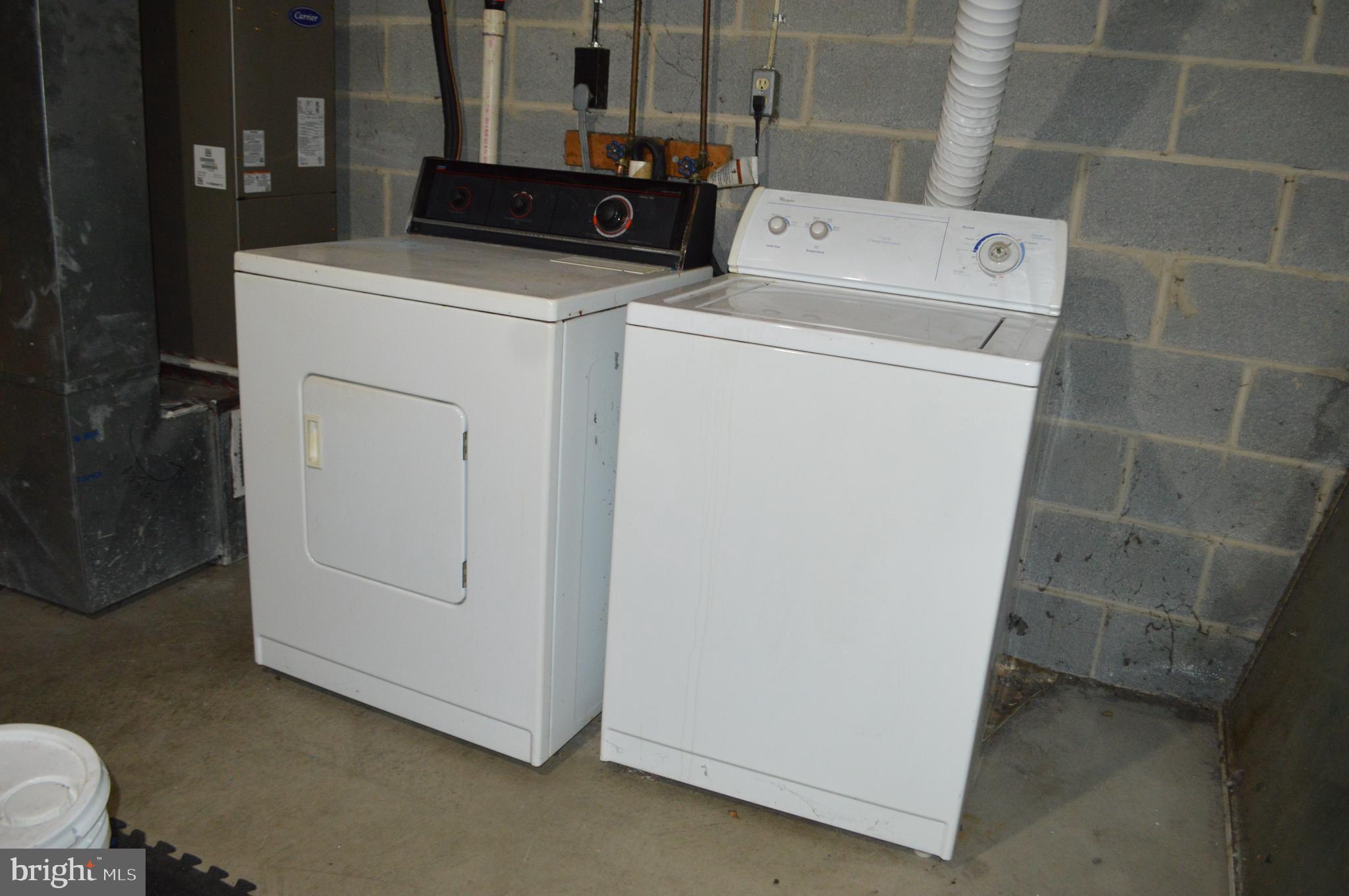 ROUNDHOUSE SQUARE - Residential Lease