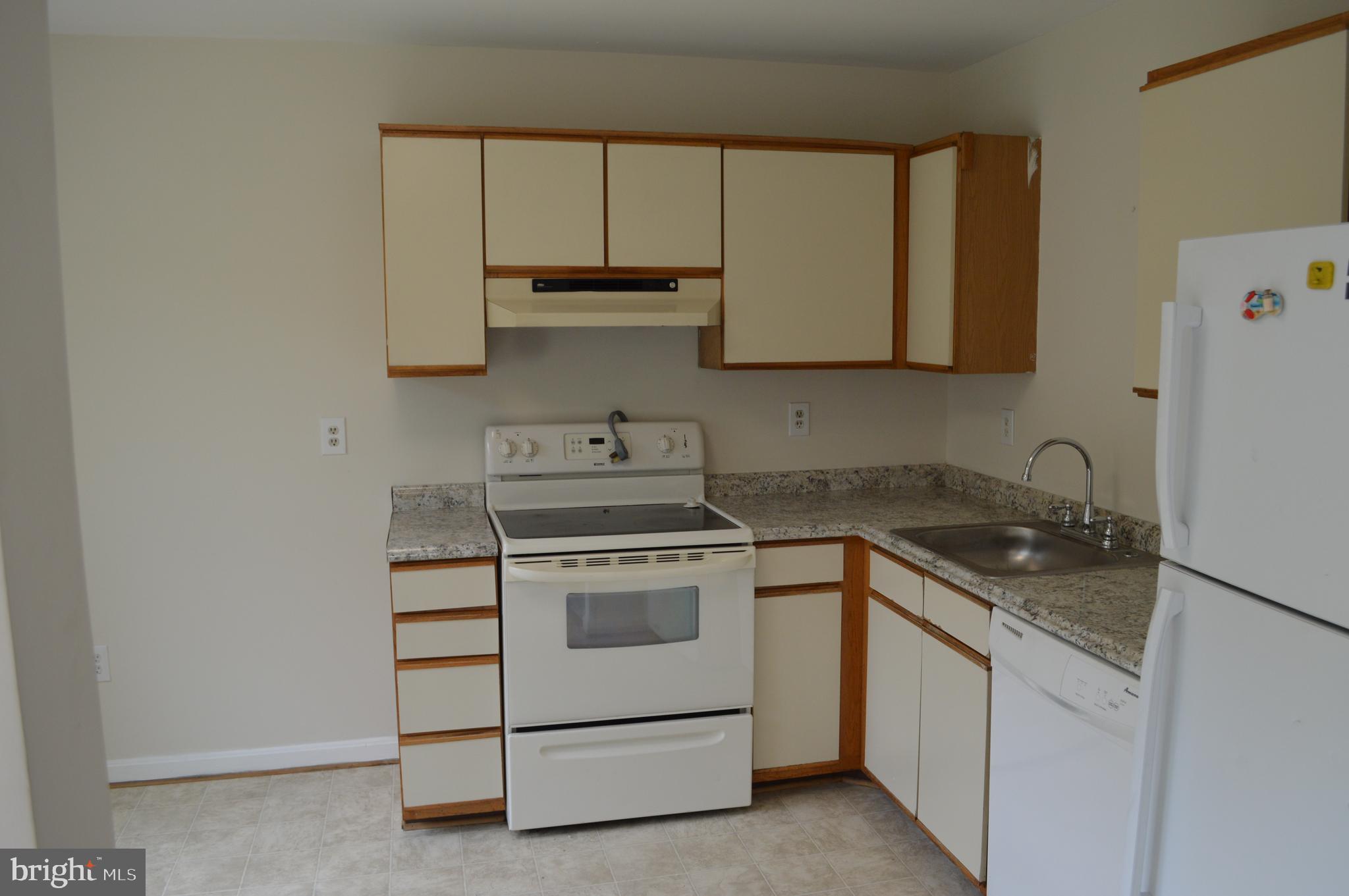 ROUNDHOUSE SQUARE - Residential Lease