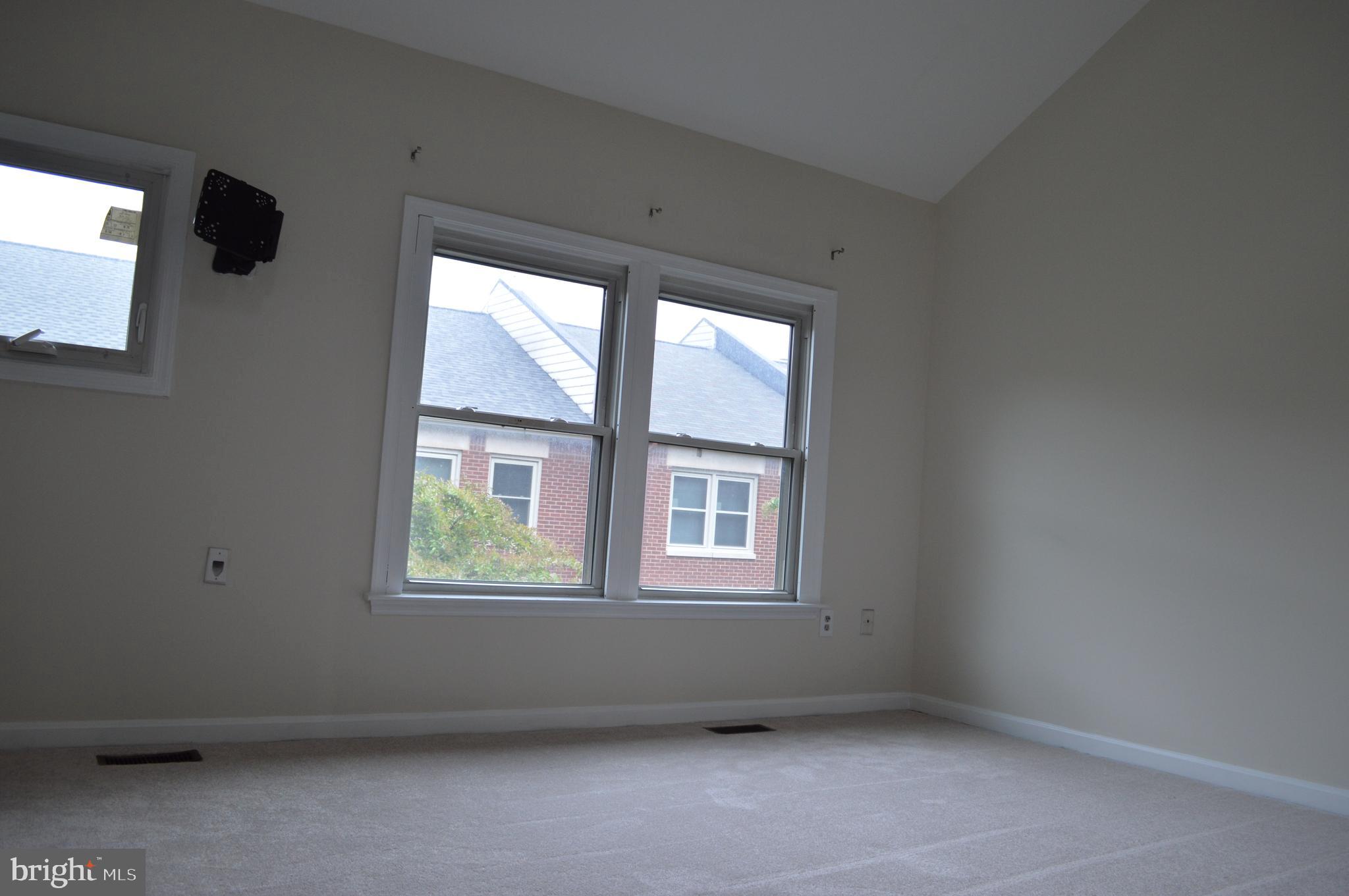 ROUNDHOUSE SQUARE - Residential Lease