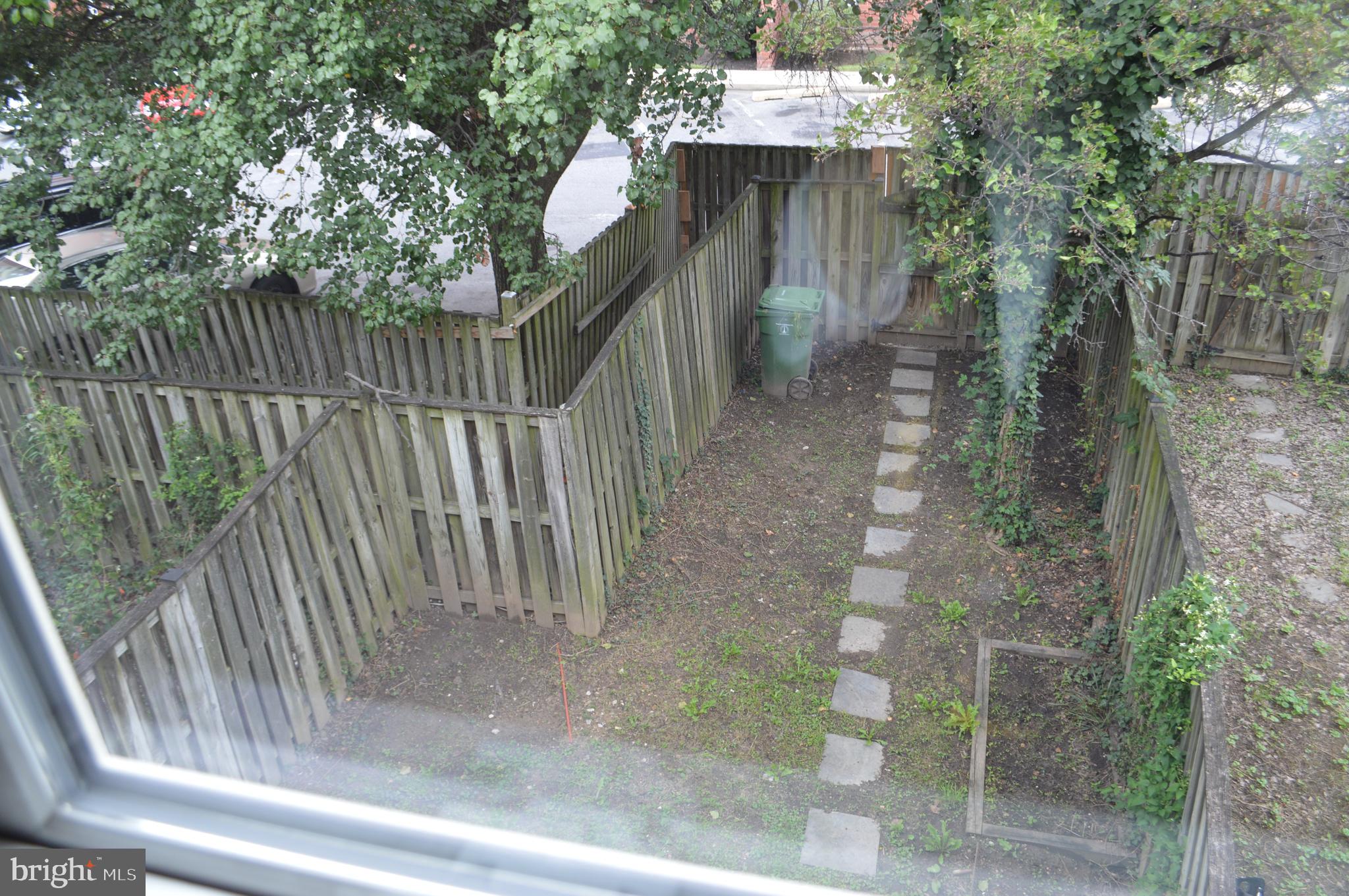 ROUNDHOUSE SQUARE - Residential Lease