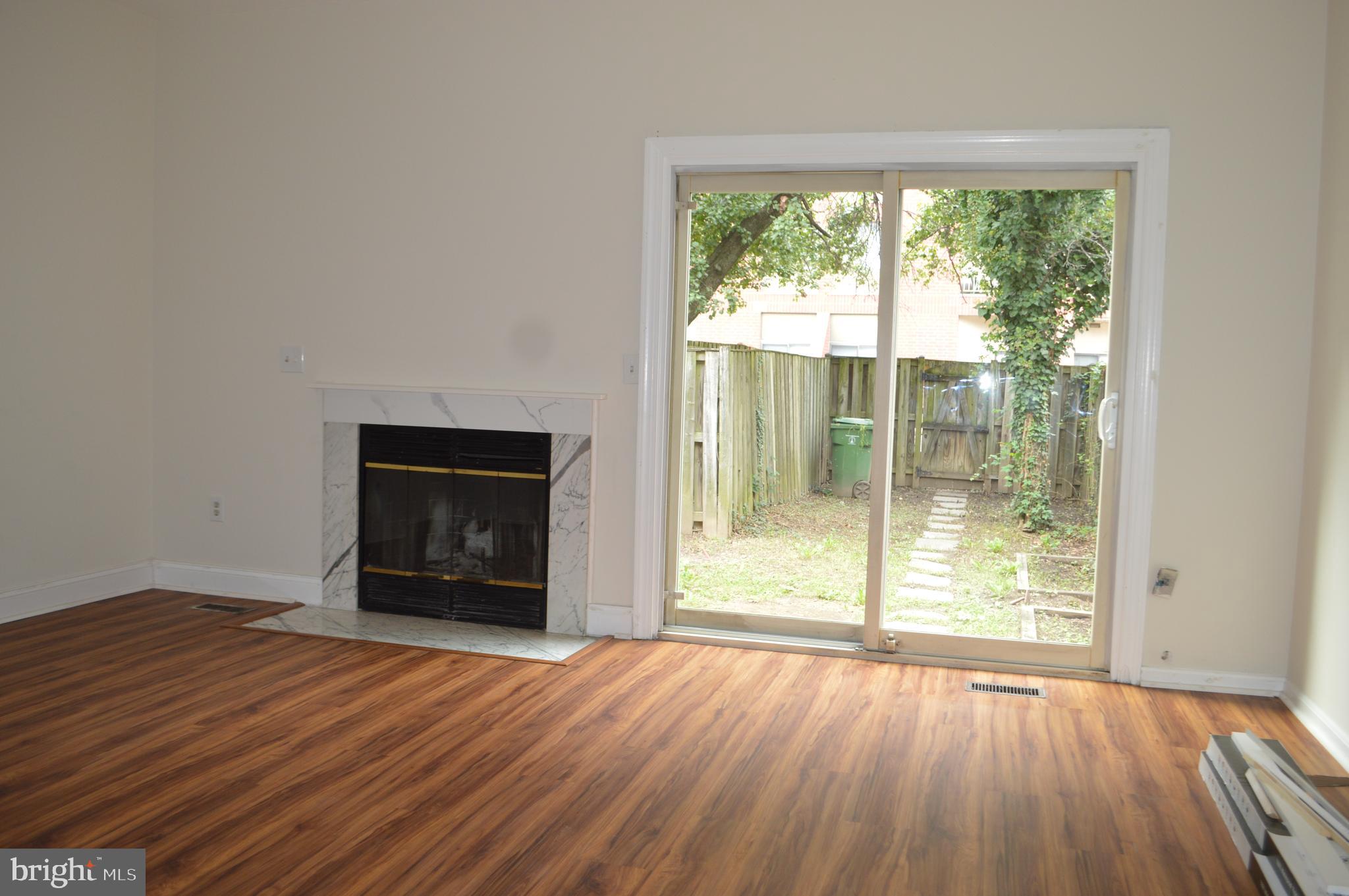 ROUNDHOUSE SQUARE - Residential Lease