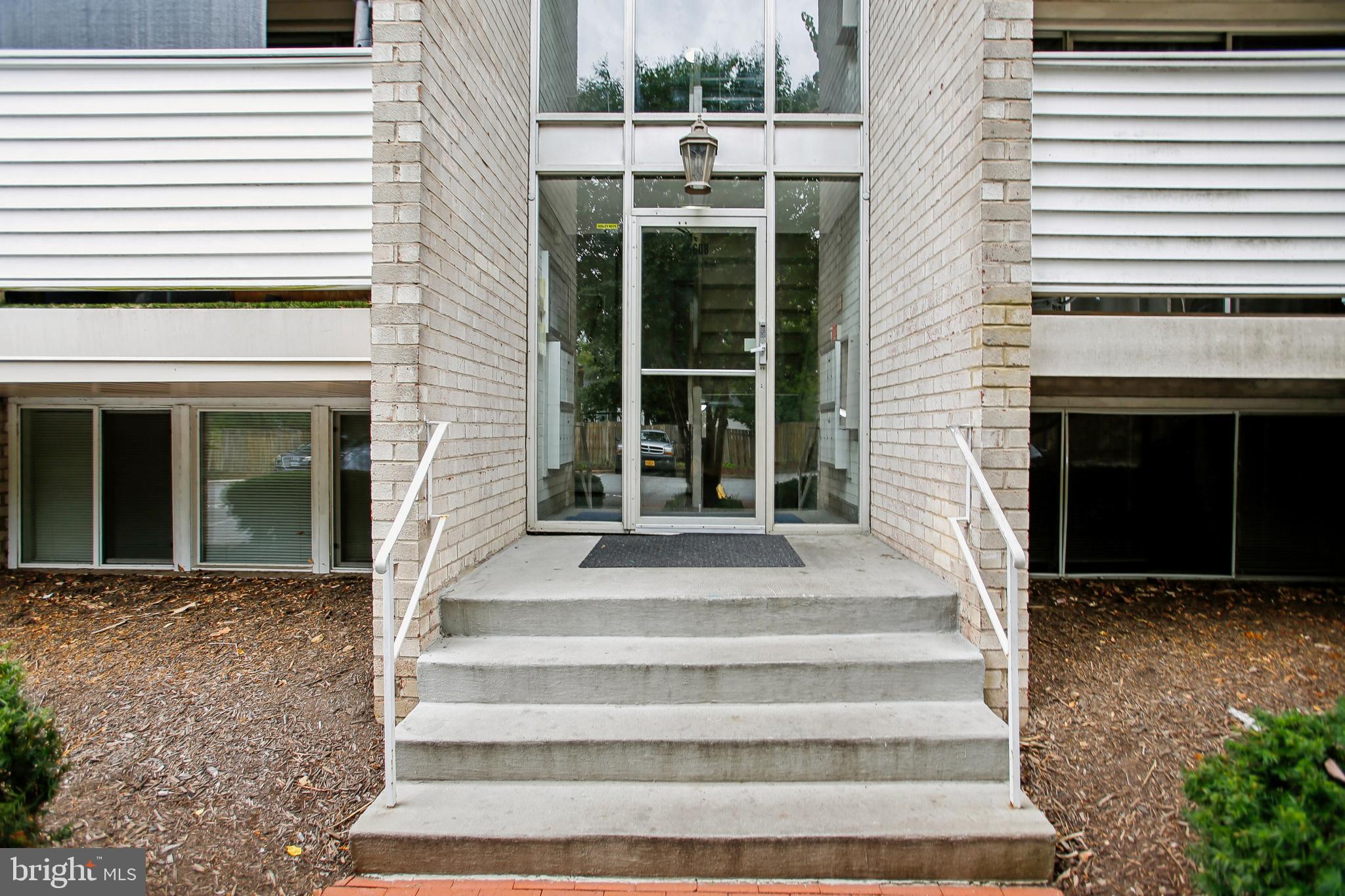 5608 BLOOMFIELD DRIVE 204
