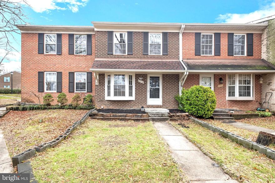 🏡✨ Welcome to your new home in the coveted Heatherstone neighborhood! This stunning 3-level townhouse is a move-in-ready gem, featuring fresh paint, new carpet, and a host of upgrades, including a new roof, HVAC, stove, microwave, kitchen faucet, granite countertops, bathroom vanities, and energy-efficient windows. Meticulously maintained and professionally cleaned, this residence seamlessly combines style and comfort.
The lower level offers an additional bonus – a fantastic Rec room with a full bath, perfect for entertaining or serving as a guest room. This versatile space adds a whole new dimension to the property, providing ample room for relaxation and hospitality.
Positioned near shops, restaurants, I-95, and Rte. 100, this property is more than a home – it's an elevated lifestyle. Don't miss the chance to experience Heatherstone living – schedule your viewing today! 🏡🔑