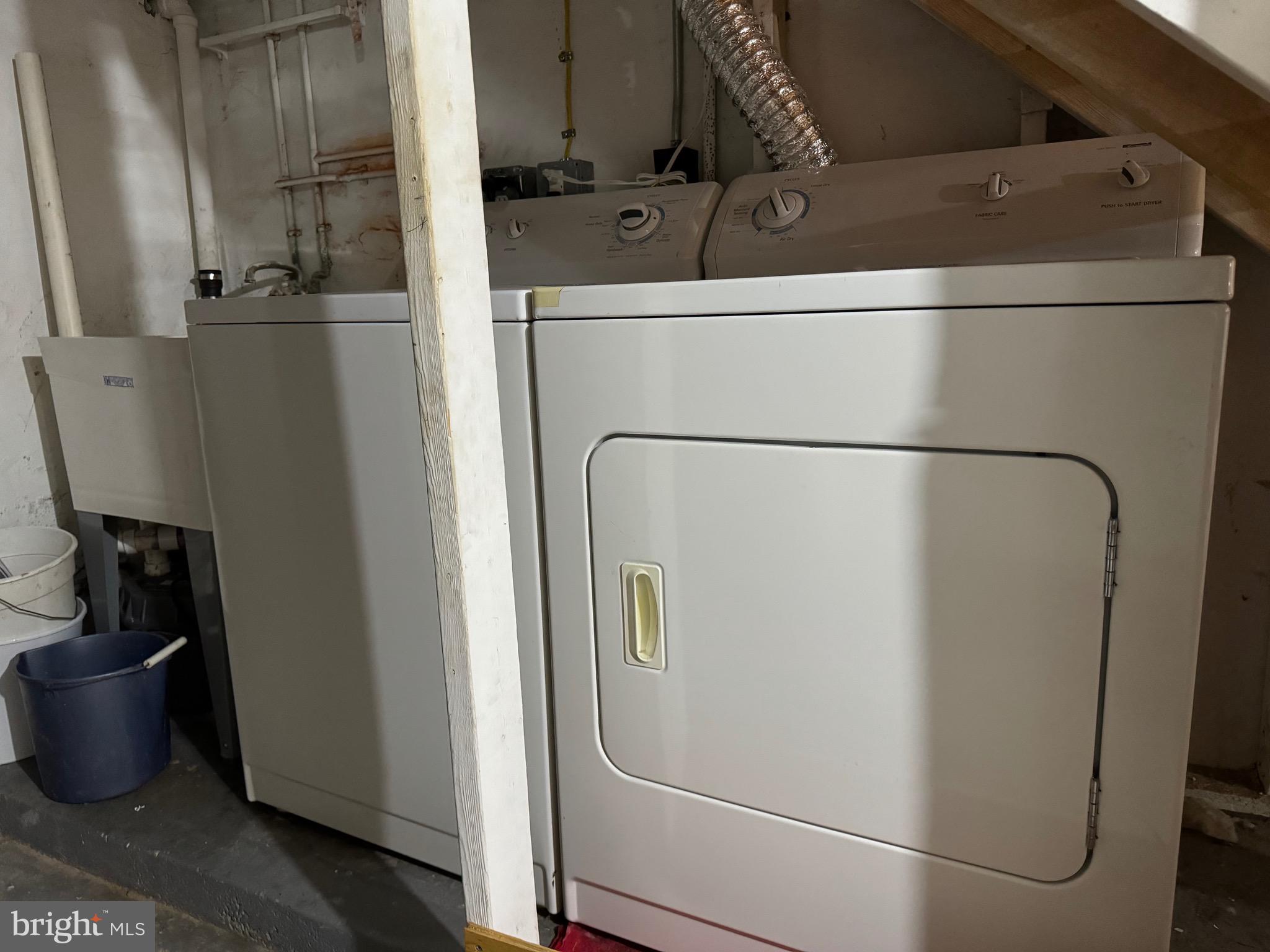 LOCUST POINT - Residential Lease