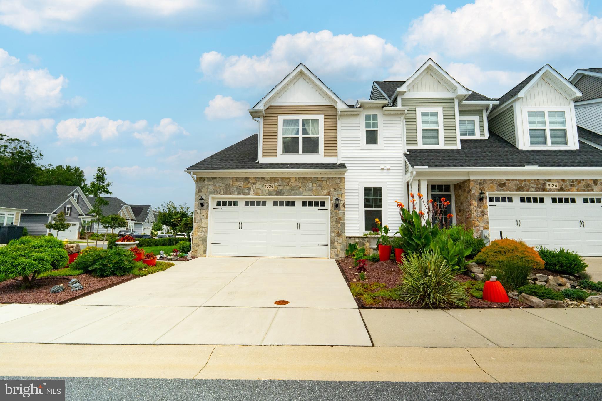 1536 YELLOW SAND LANE