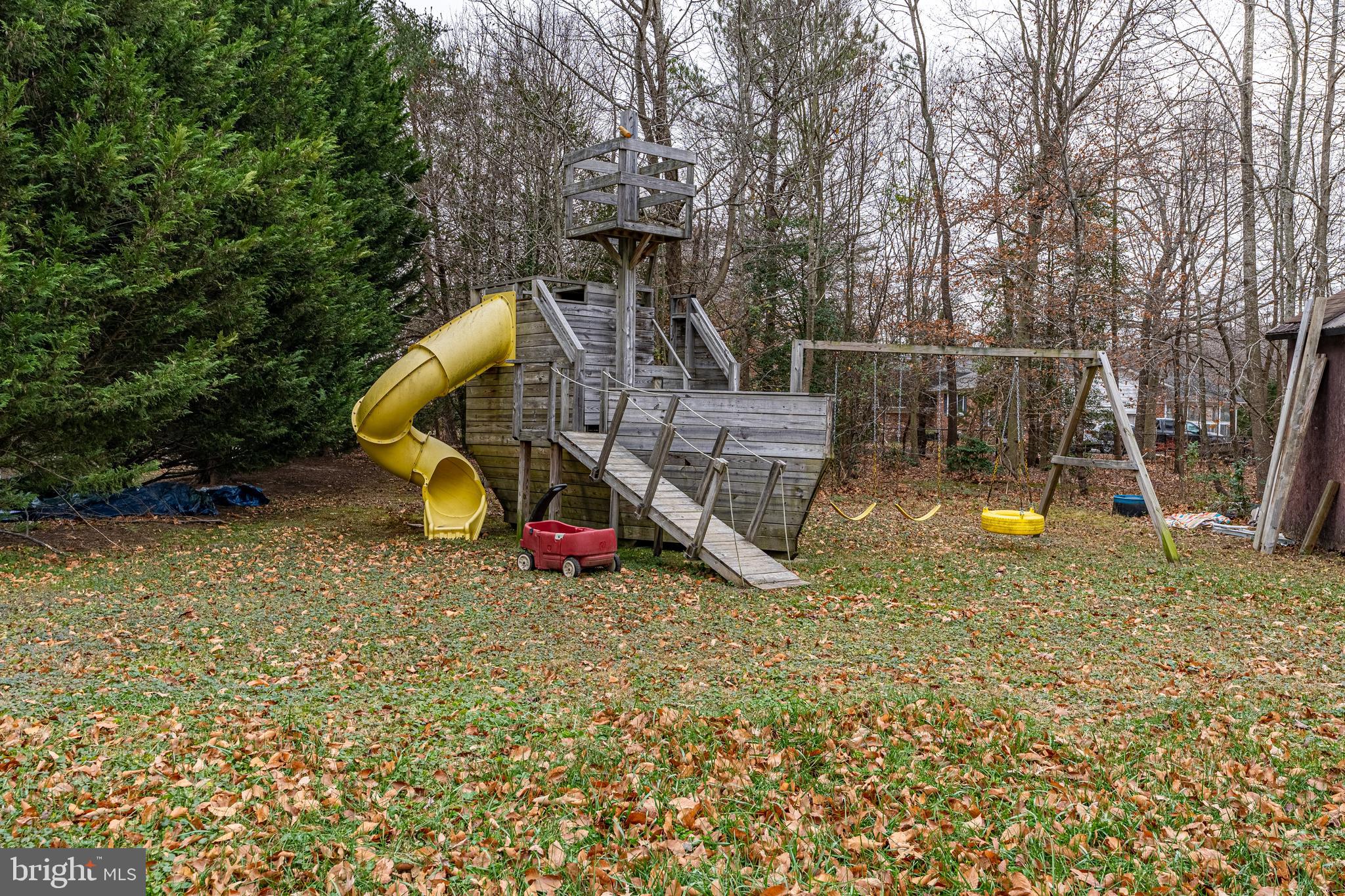 COUNTRY LAKES - Residential