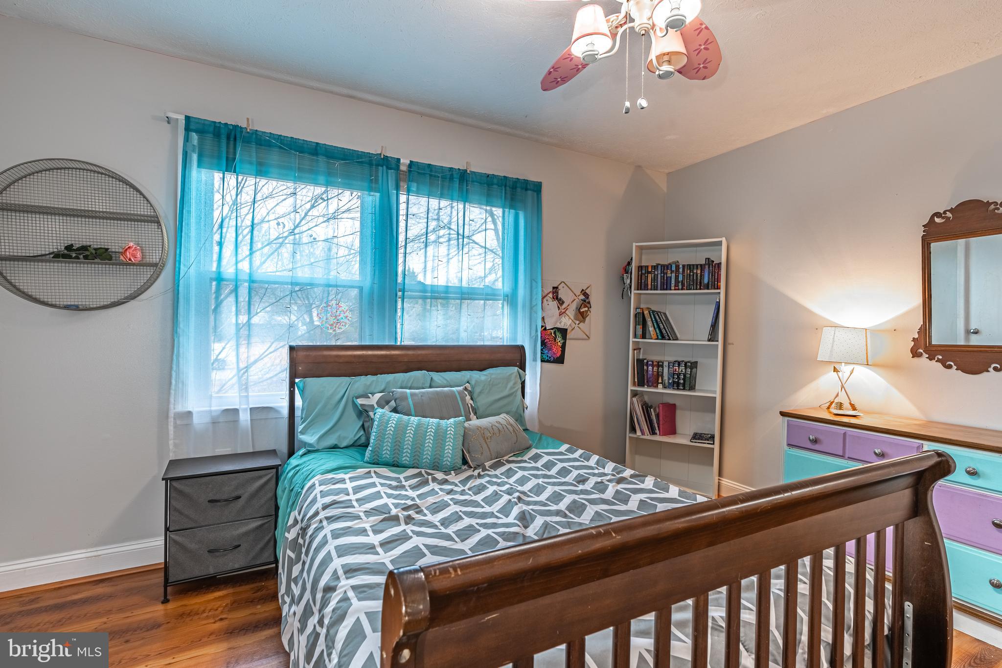 COUNTRY LAKES - Residential