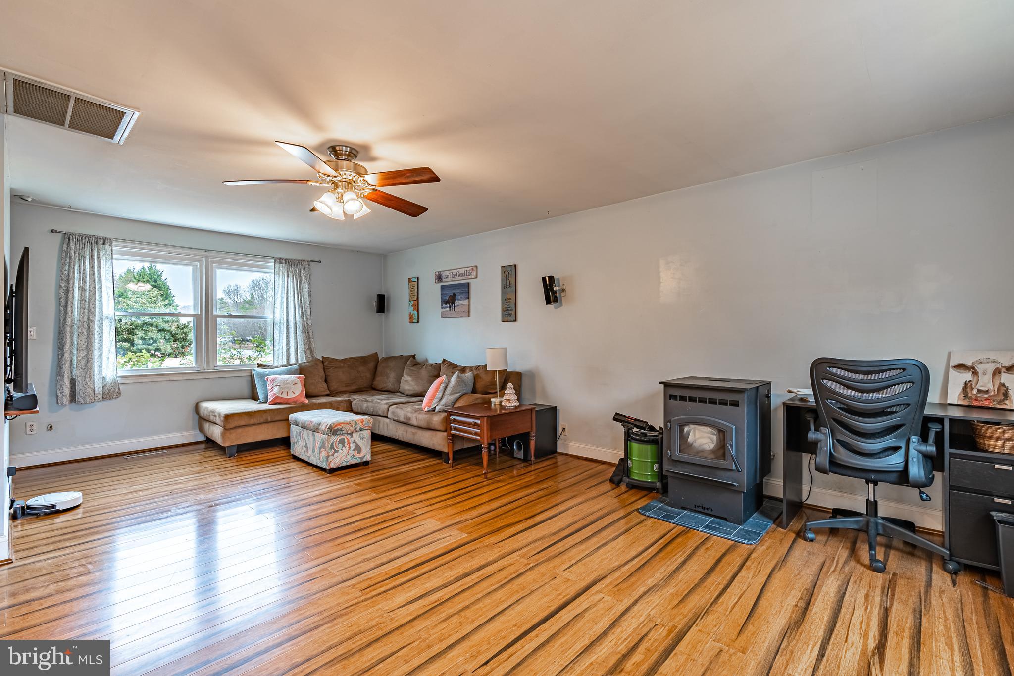 COUNTRY LAKES - Residential