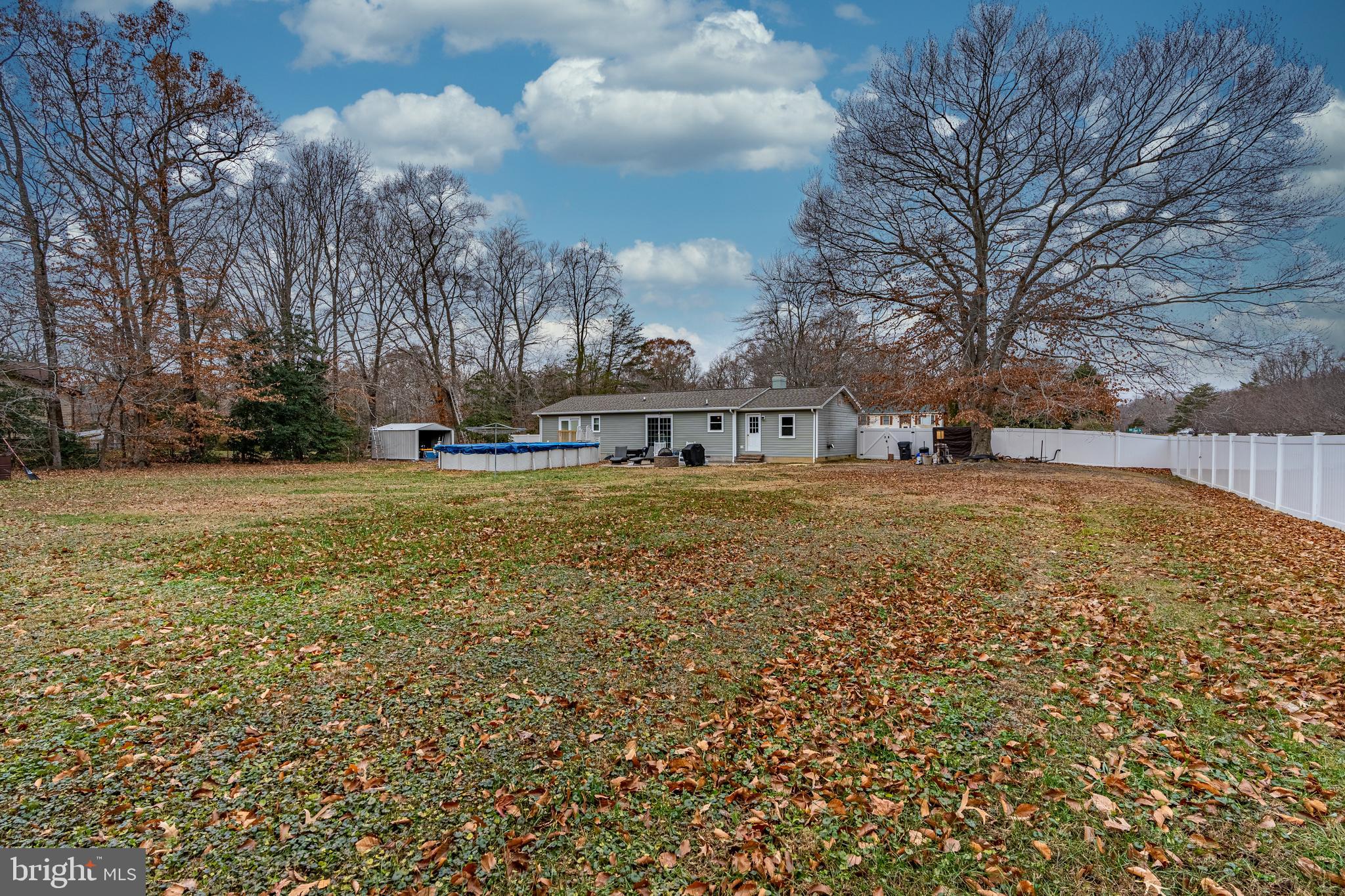 COUNTRY LAKES - Residential