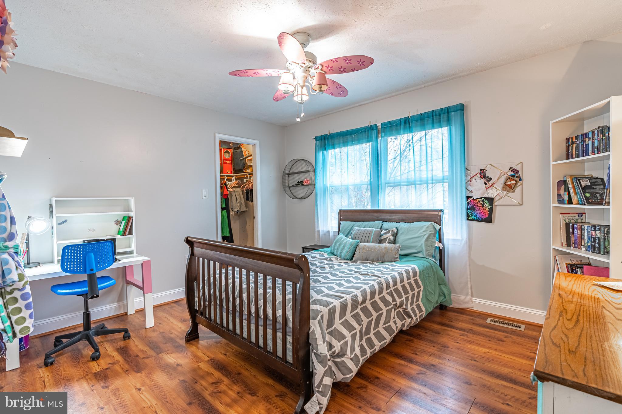 COUNTRY LAKES - Residential