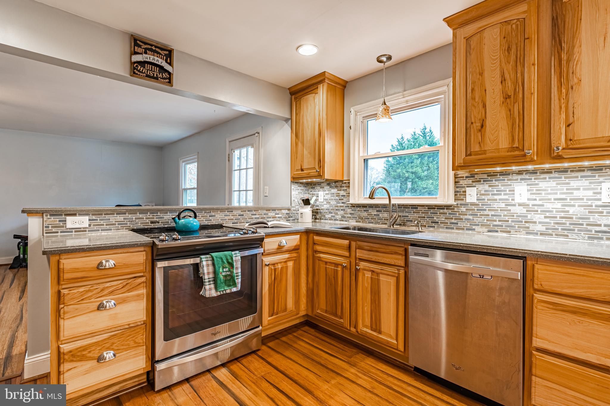 COUNTRY LAKES - Residential