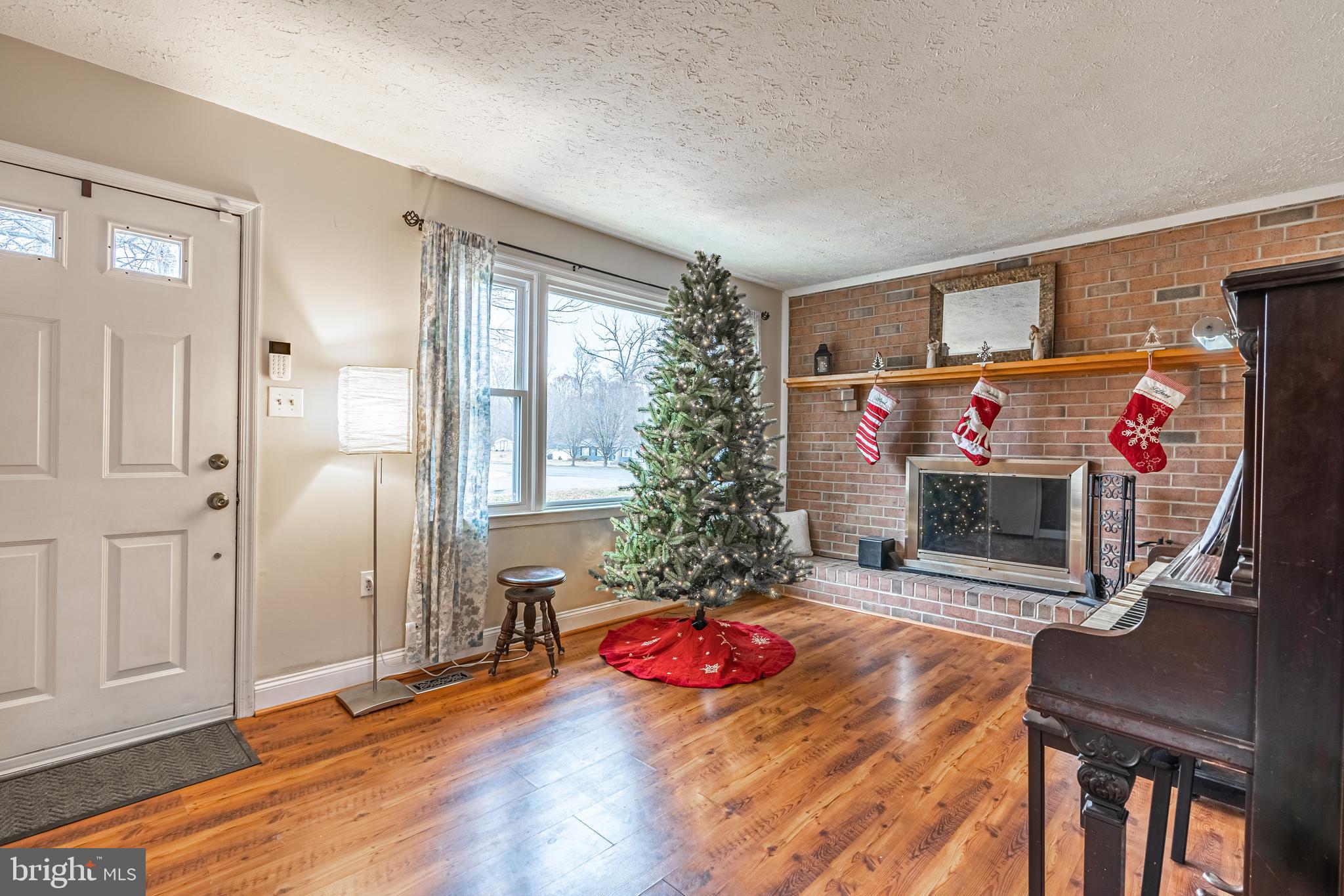 COUNTRY LAKES - Residential