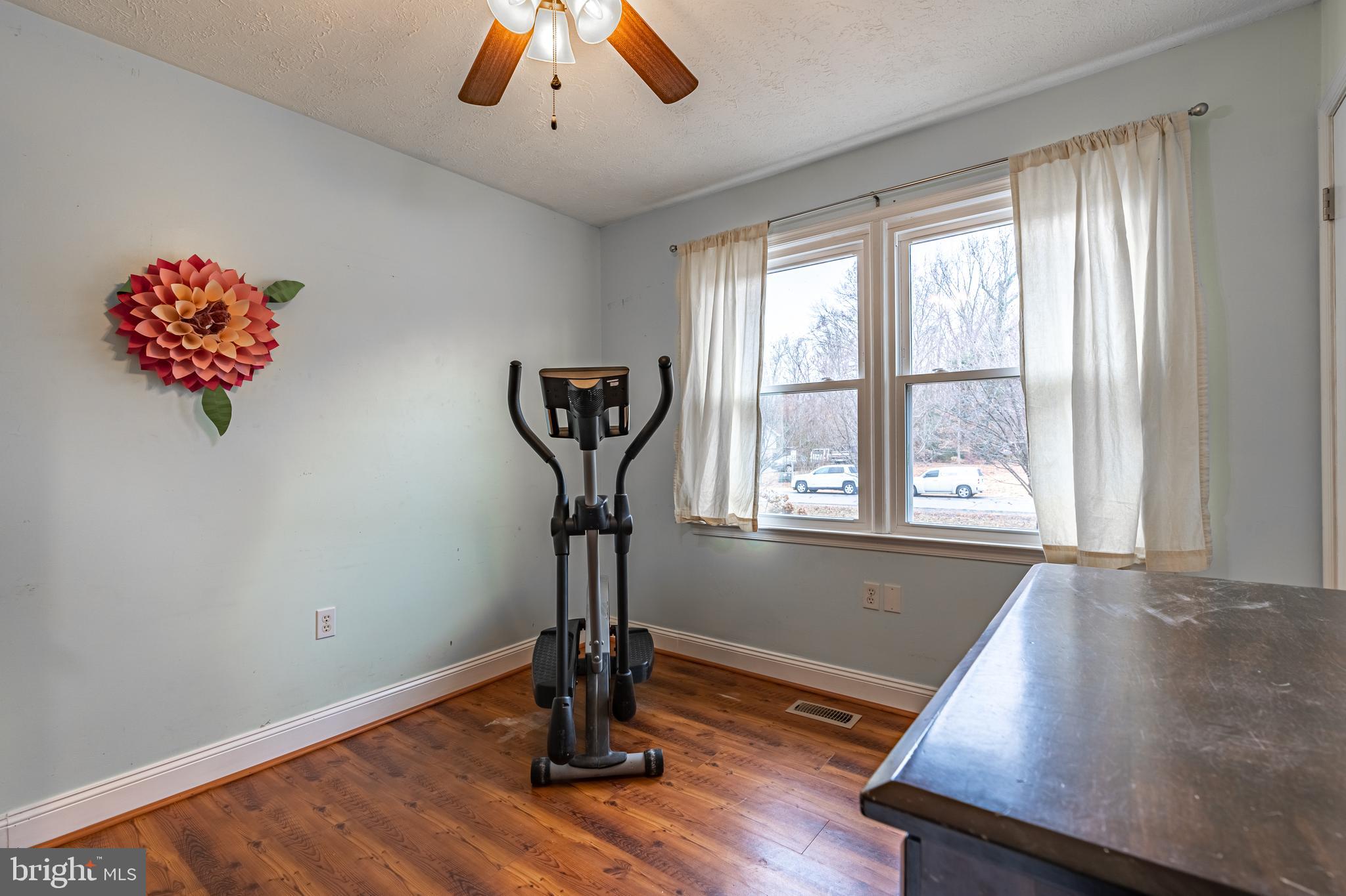 COUNTRY LAKES - Residential