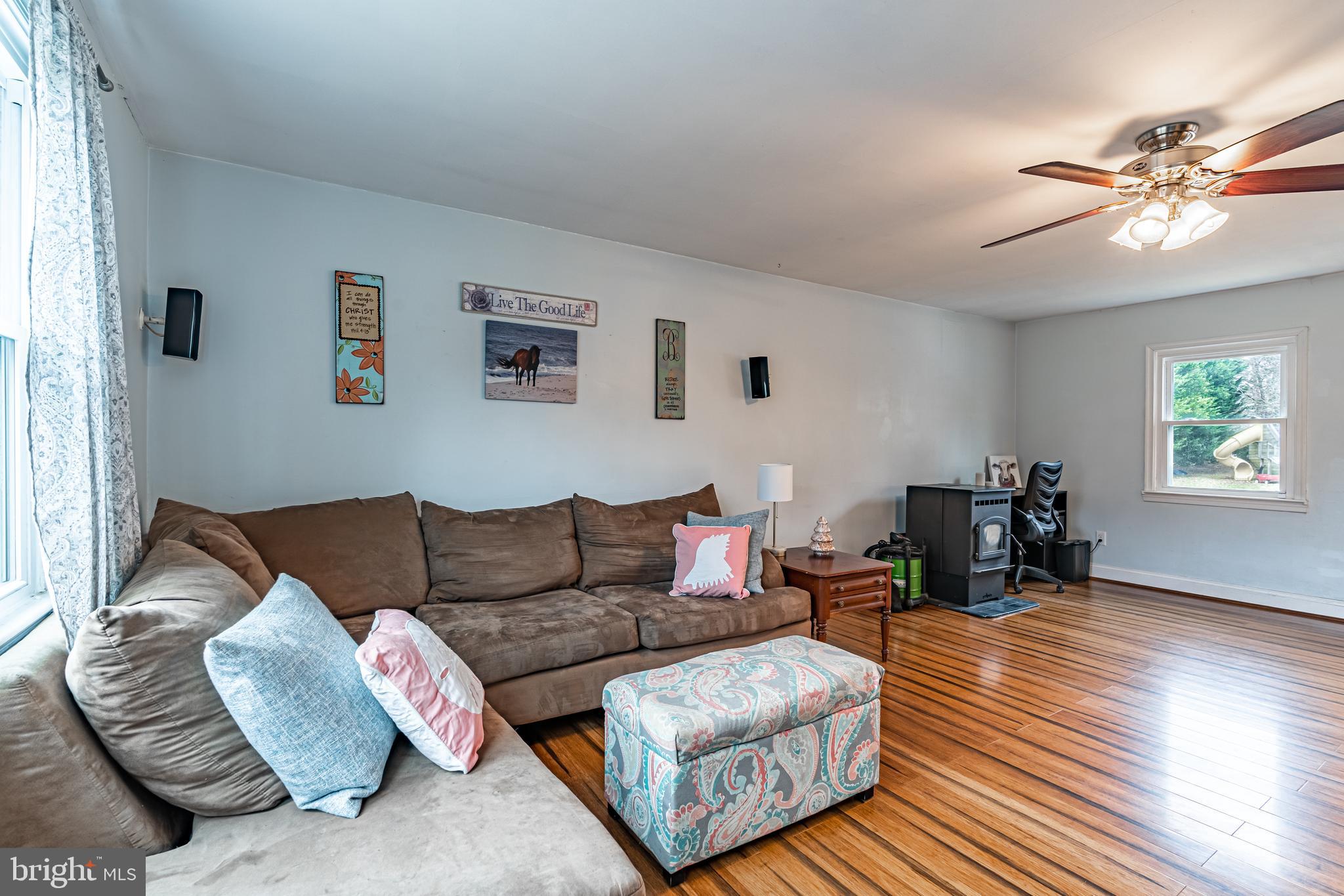 COUNTRY LAKES - Residential