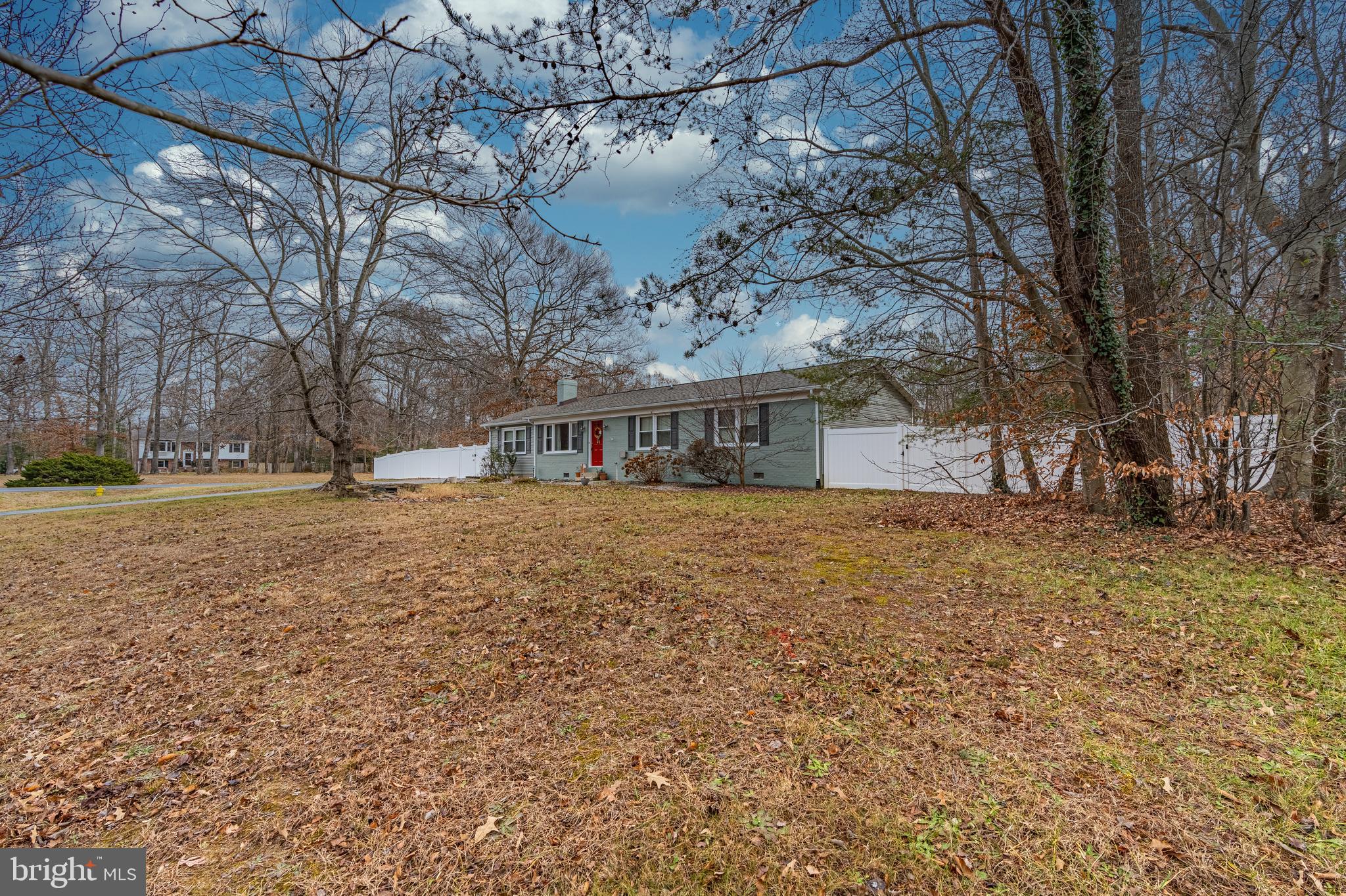 COUNTRY LAKES - Residential