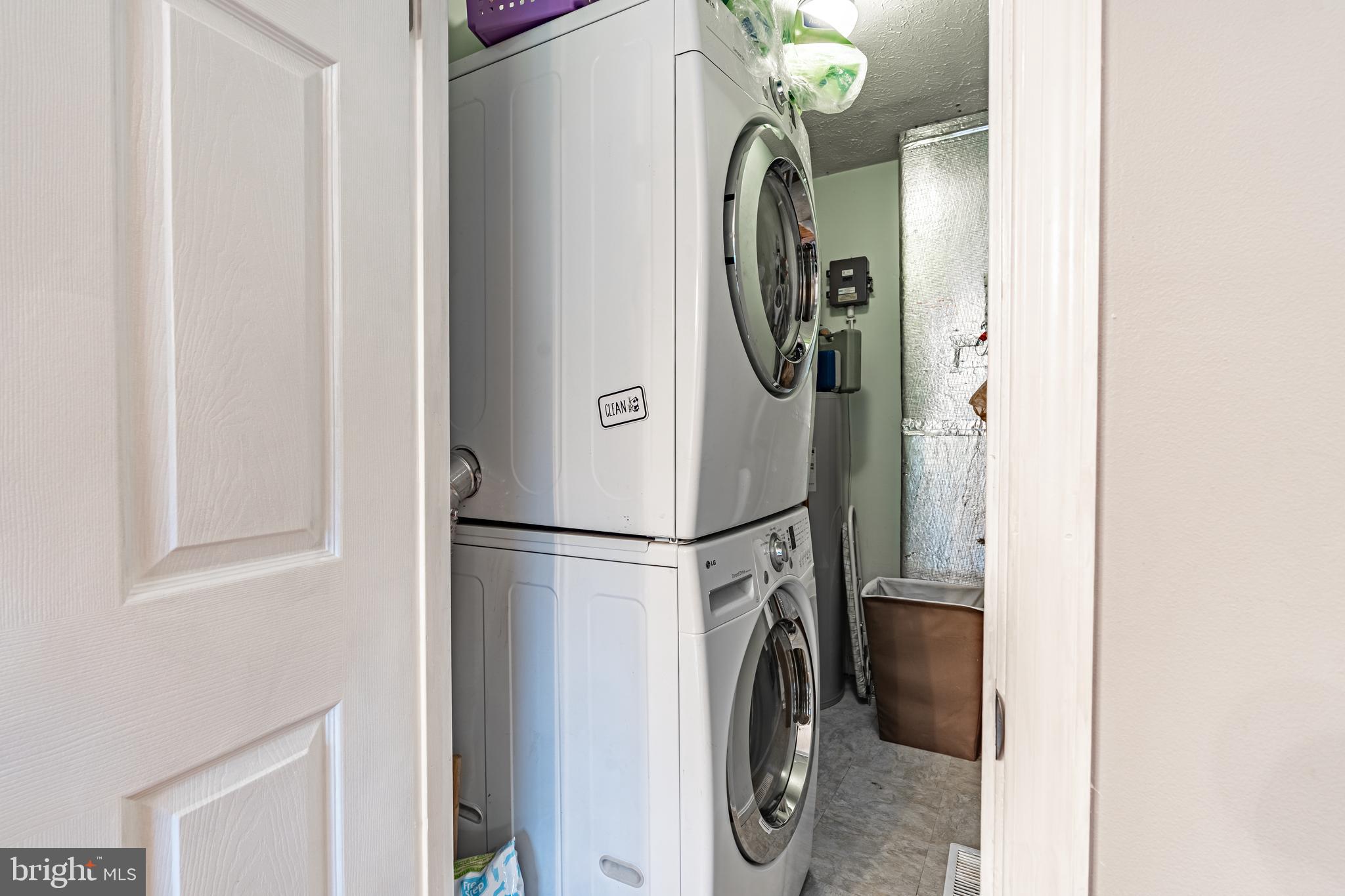 COUNTRY LAKES - Residential