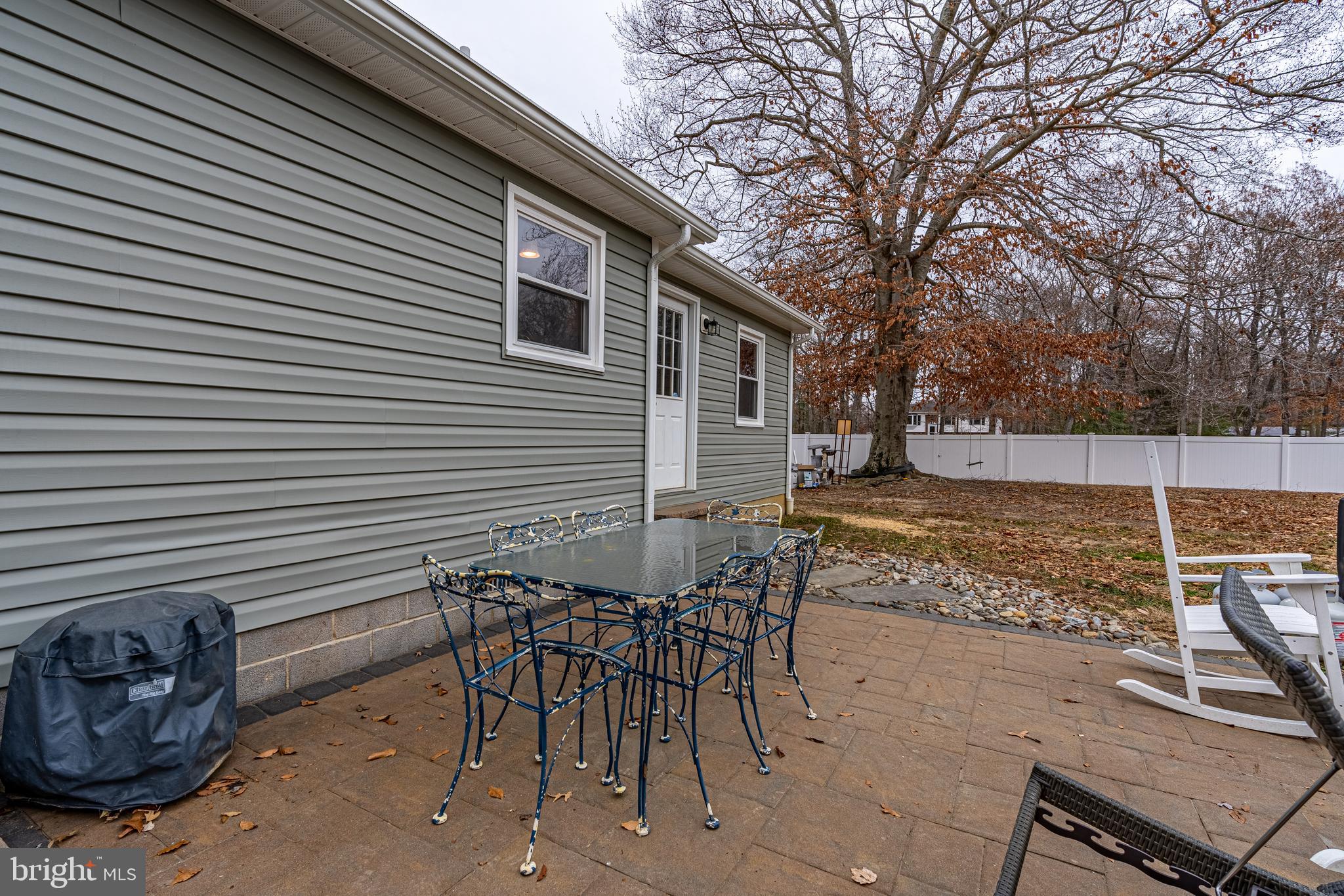 COUNTRY LAKES - Residential