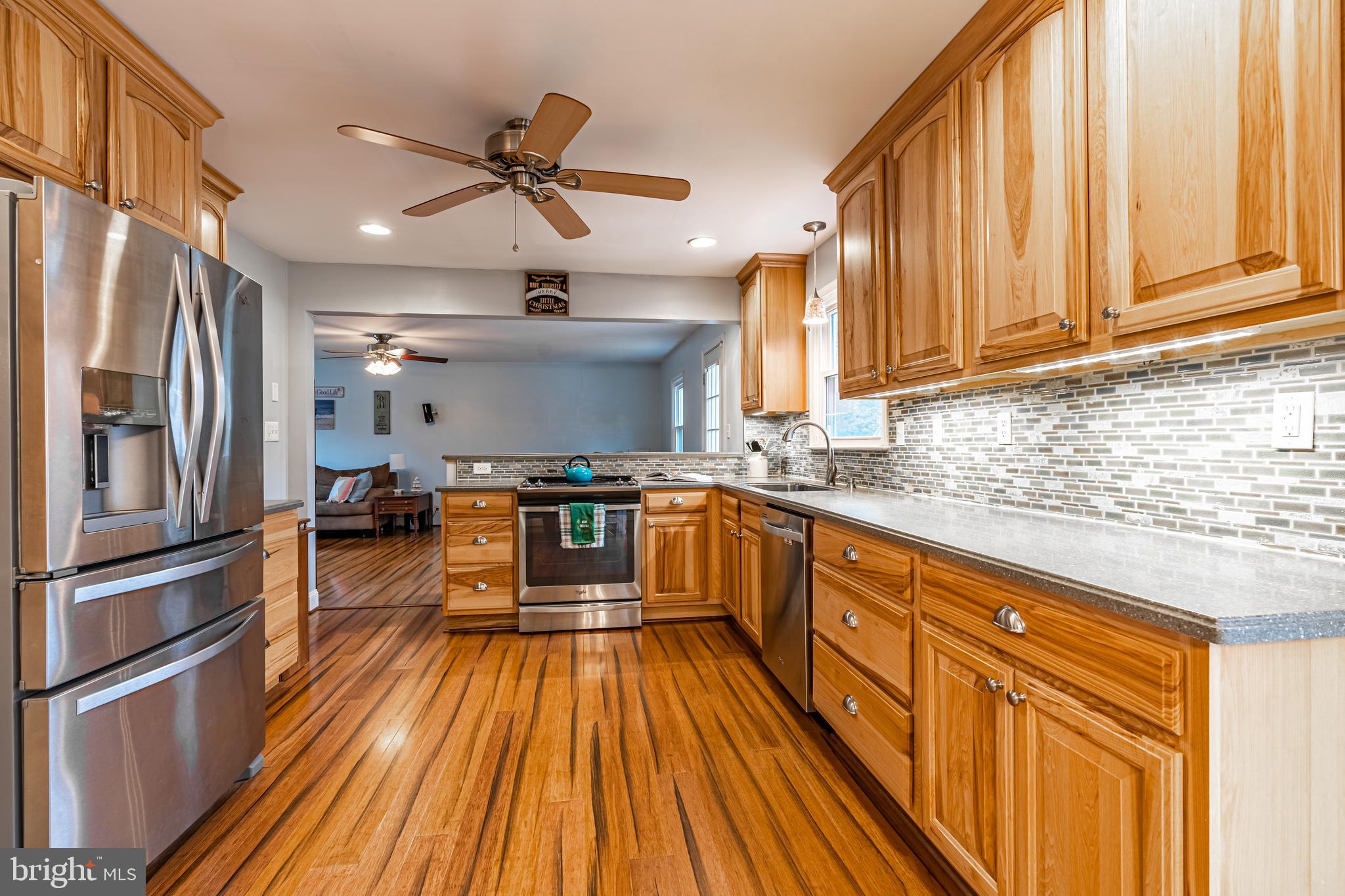 COUNTRY LAKES - Residential