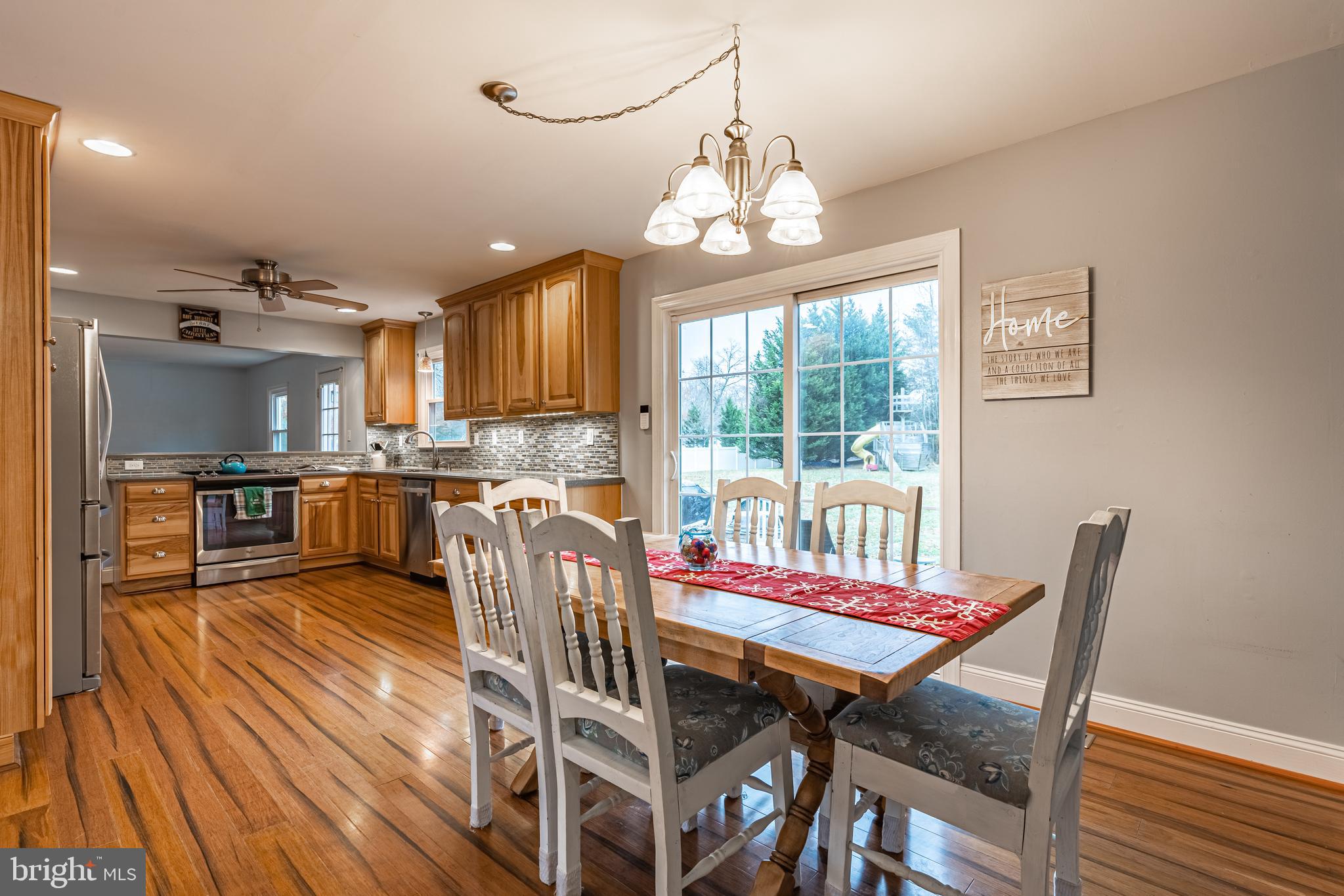 COUNTRY LAKES - Residential