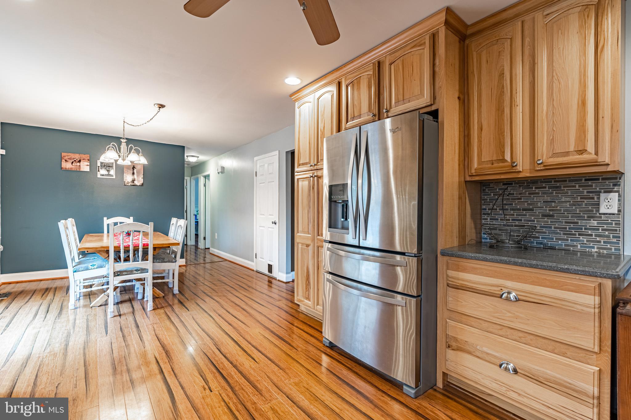 COUNTRY LAKES - Residential