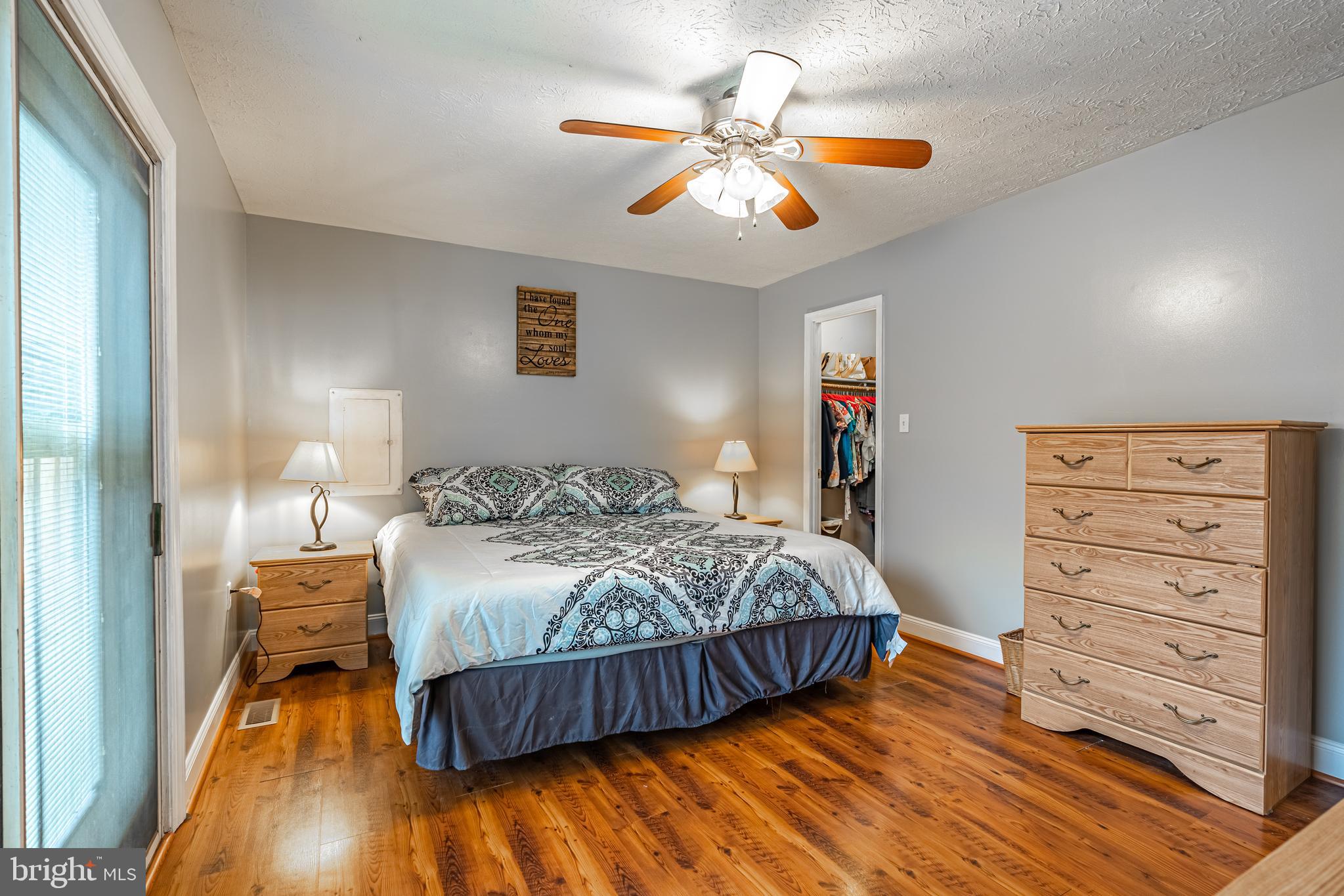 COUNTRY LAKES - Residential