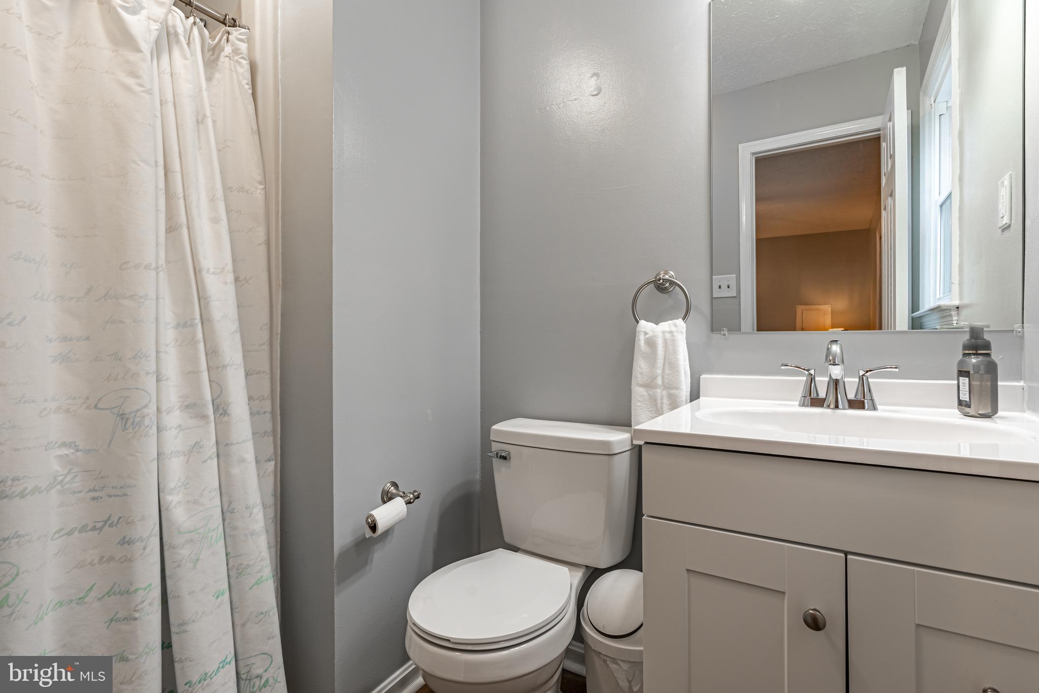 COUNTRY LAKES - Residential