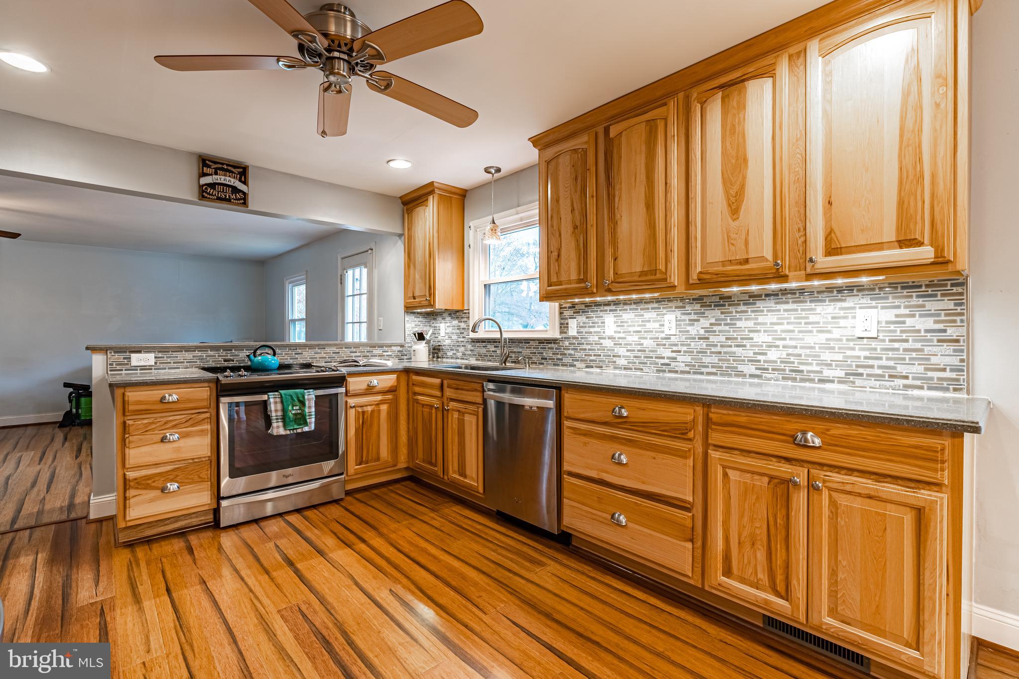 COUNTRY LAKES - Residential