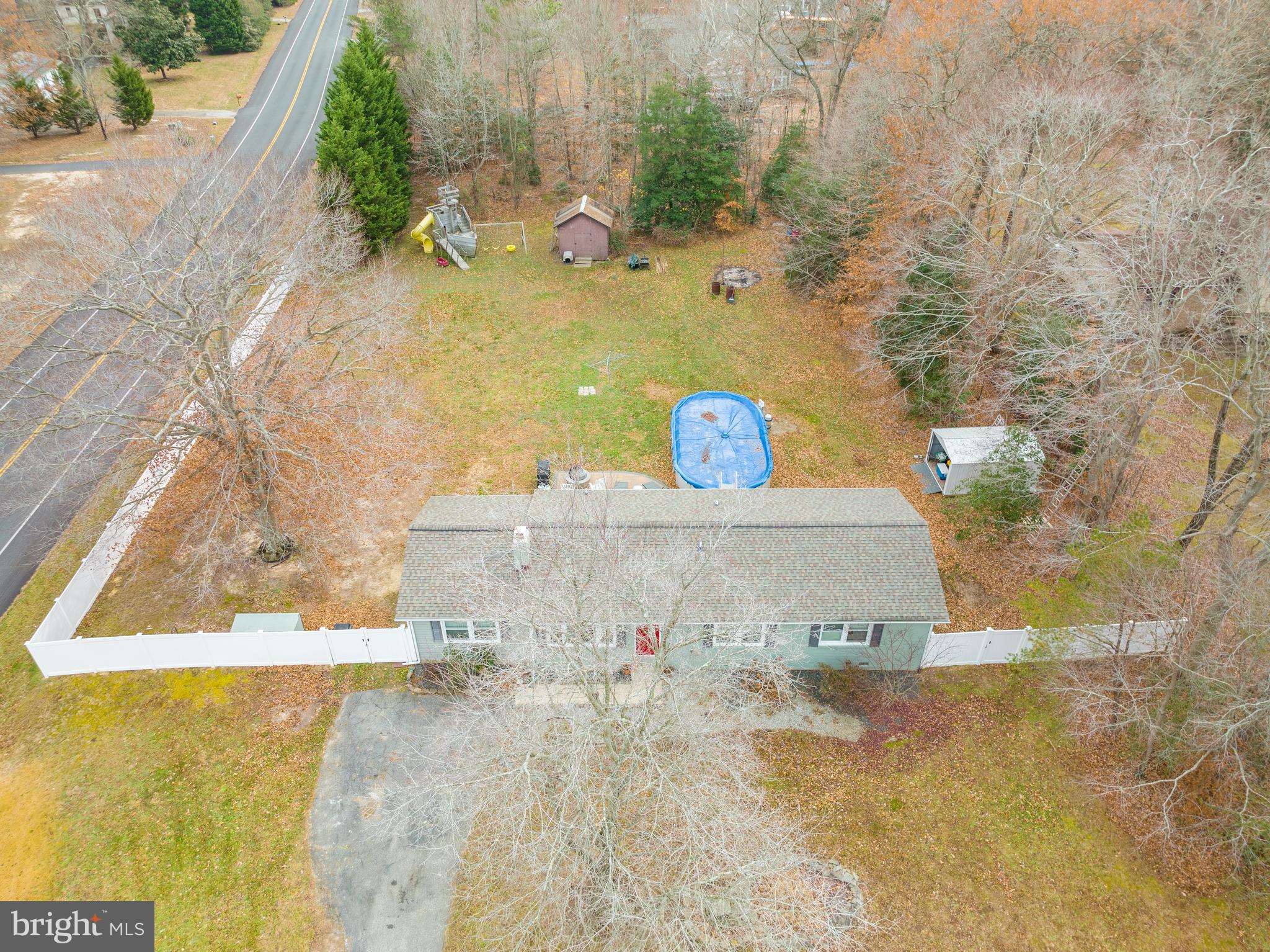 COUNTRY LAKES - Residential