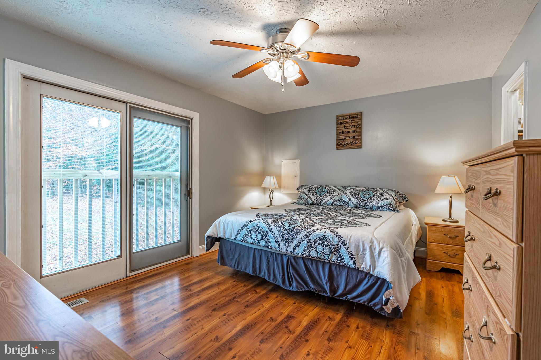 COUNTRY LAKES - Residential