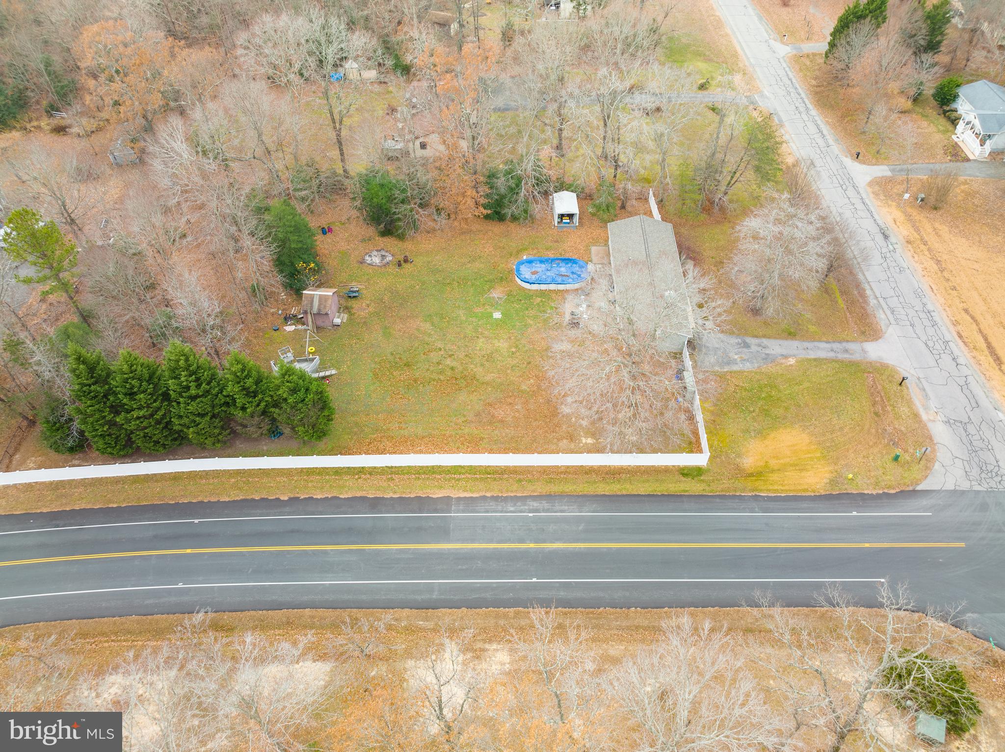 COUNTRY LAKES - Residential