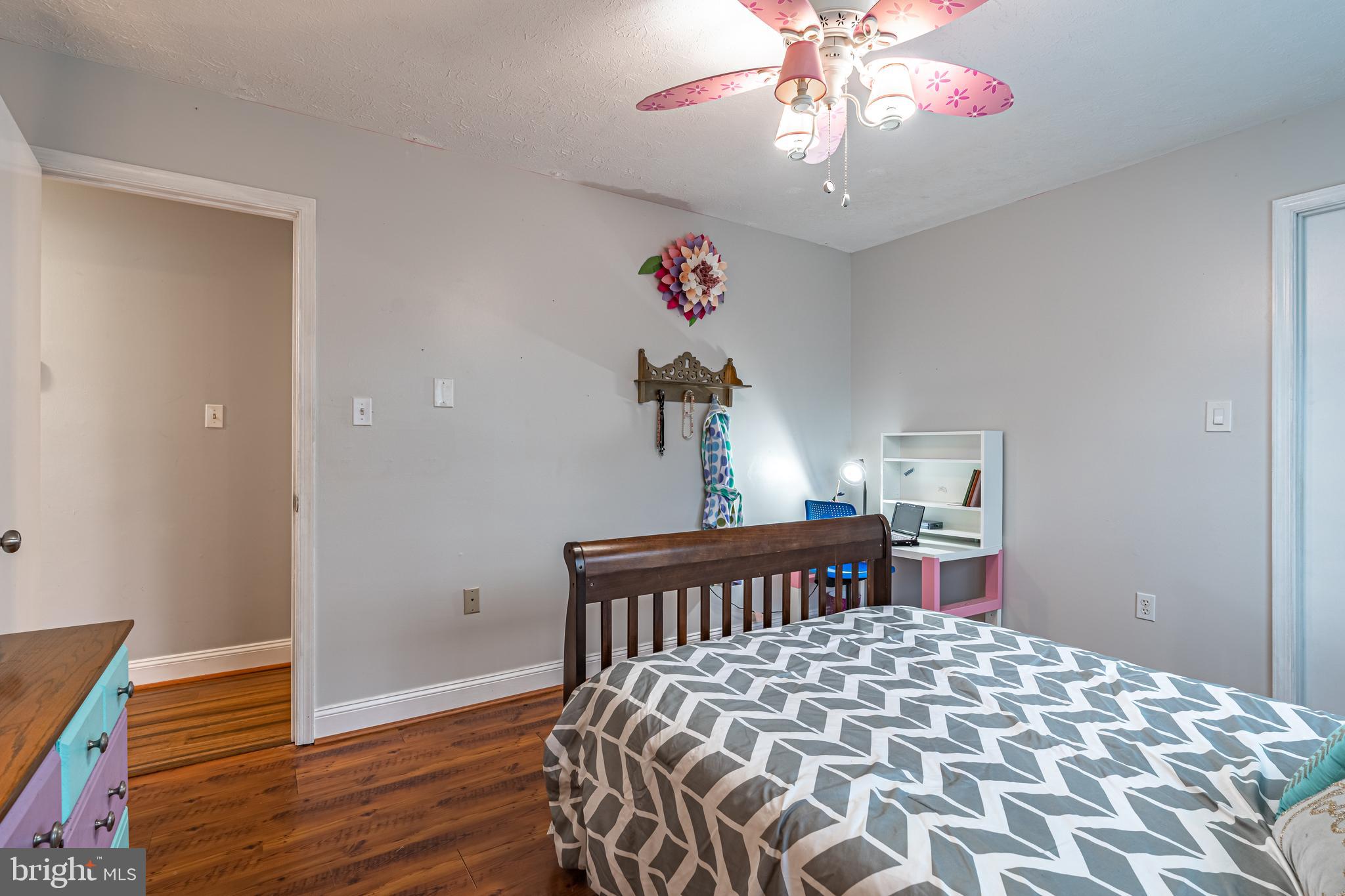 COUNTRY LAKES - Residential