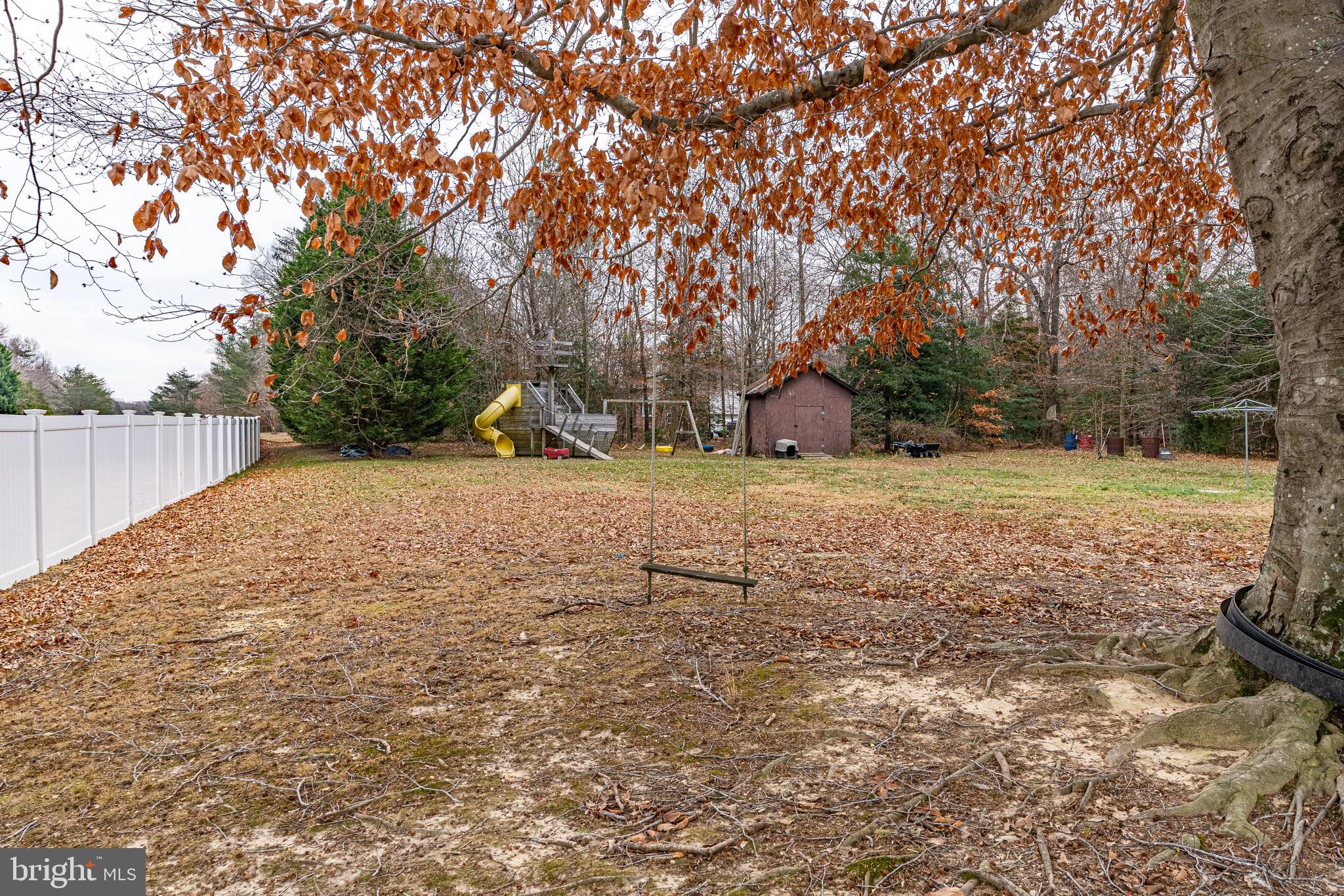 COUNTRY LAKES - Residential