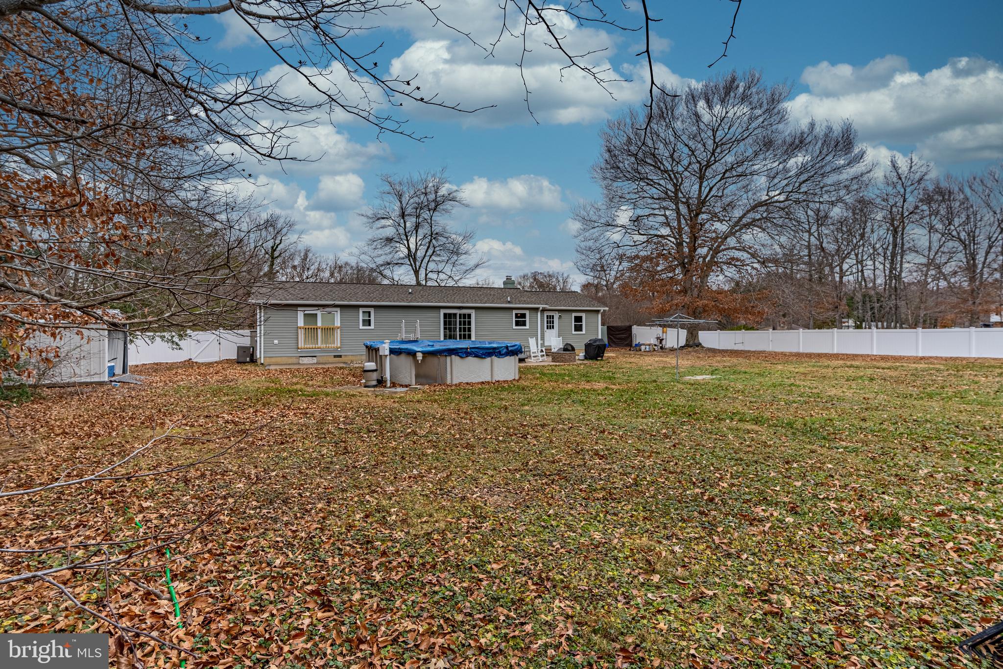 COUNTRY LAKES - Residential