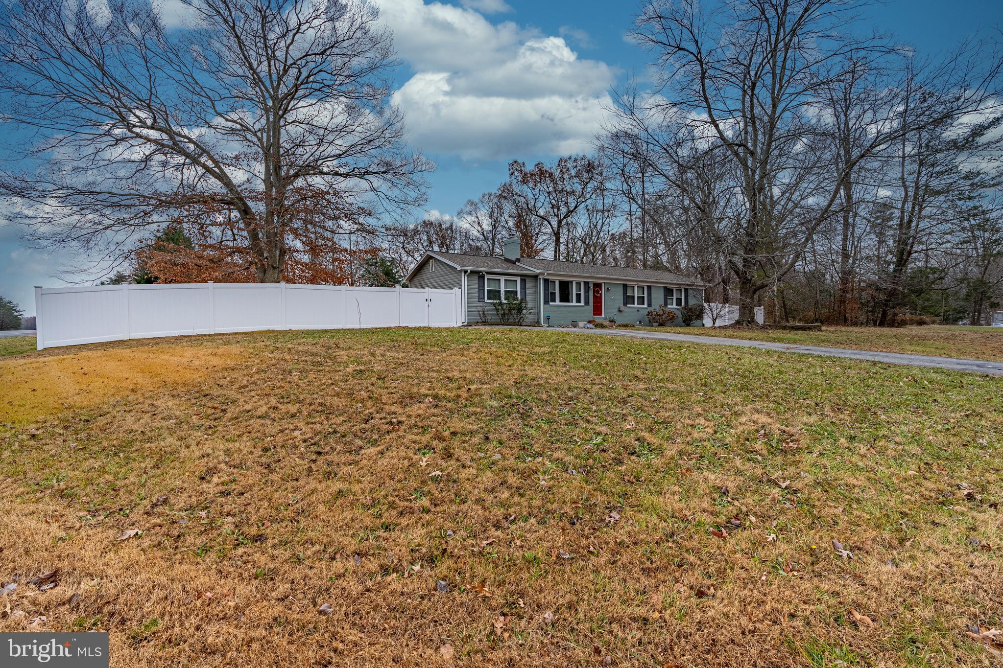 COUNTRY LAKES - Residential