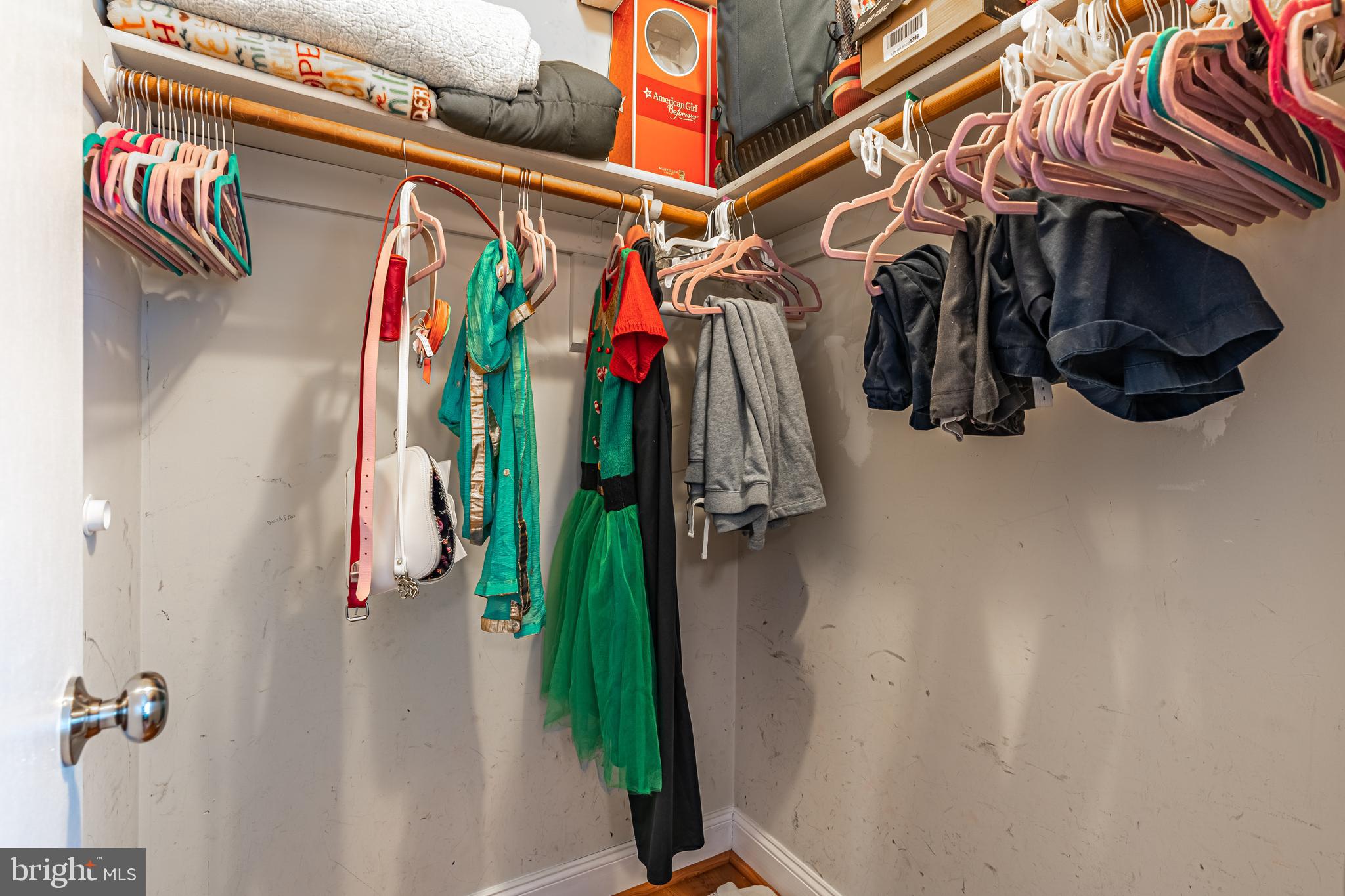 COUNTRY LAKES - Residential