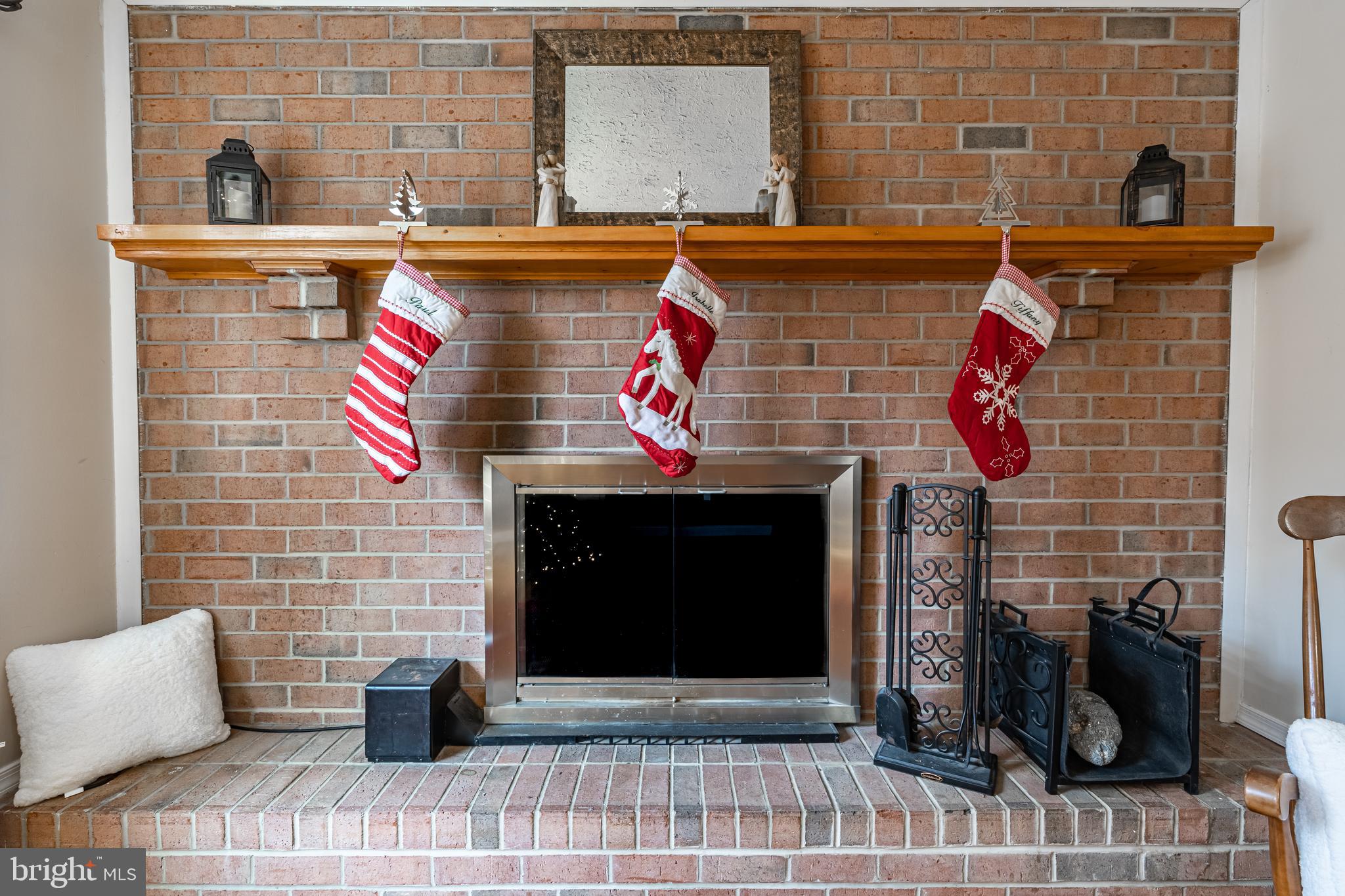 COUNTRY LAKES - Residential