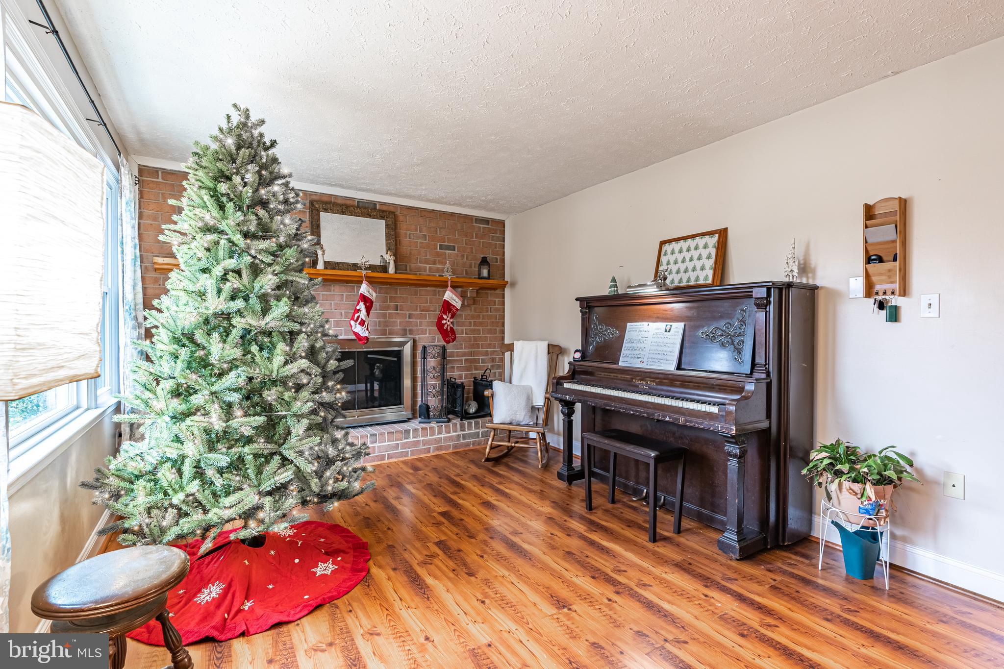 COUNTRY LAKES - Residential