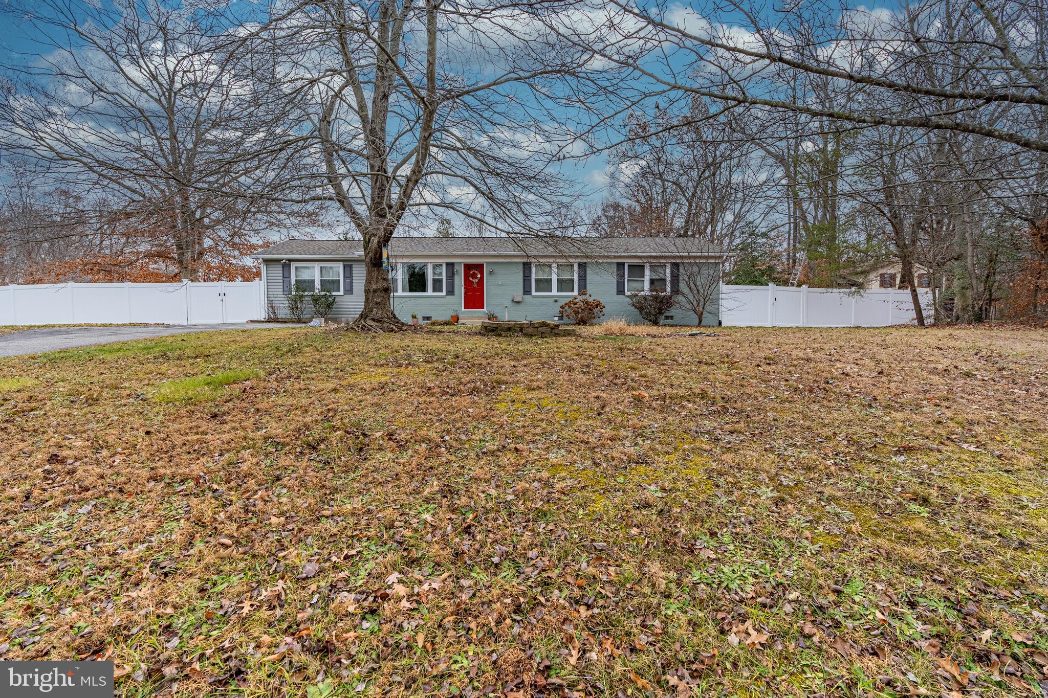 COUNTRY LAKES - Residential