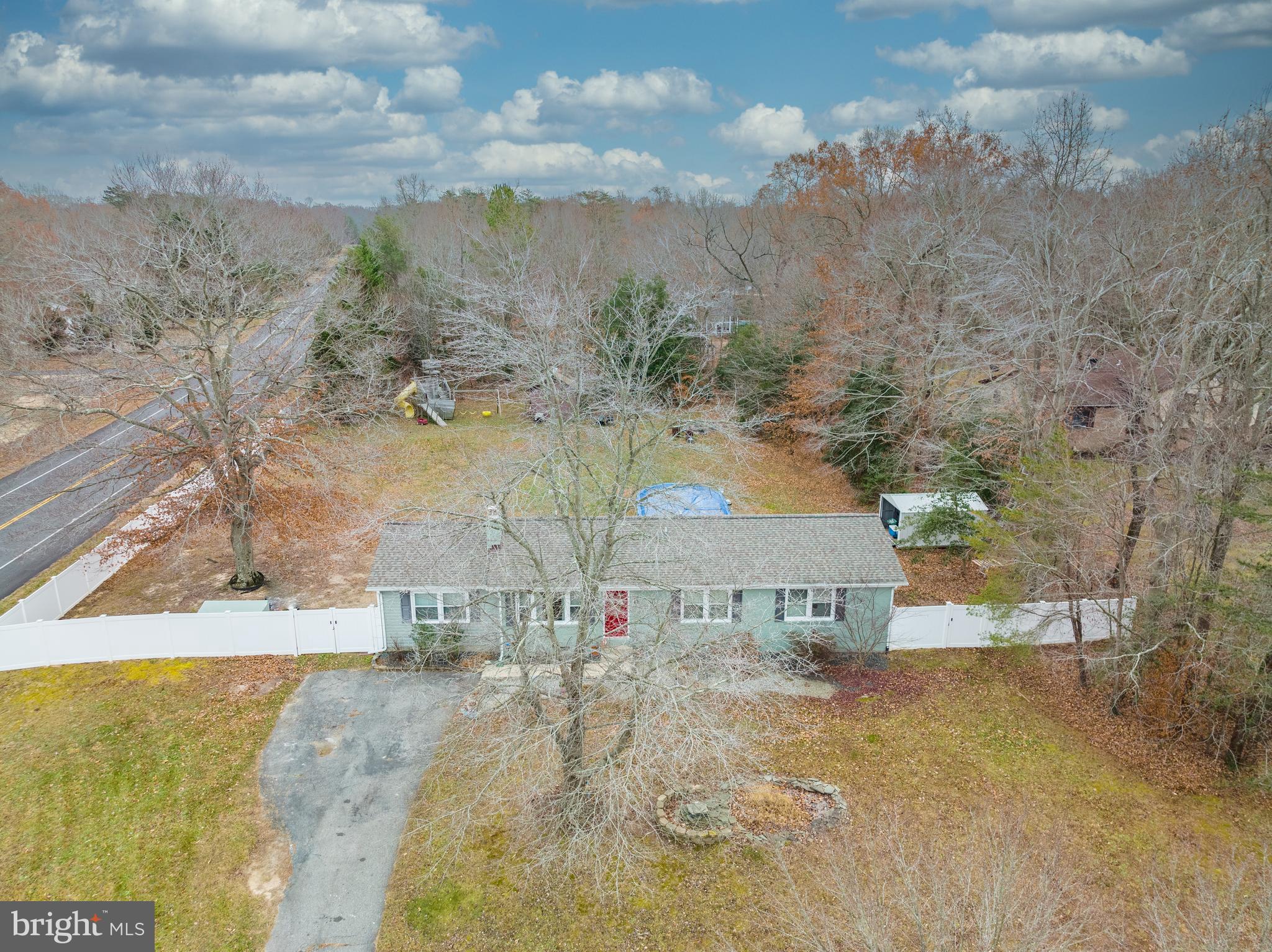 COUNTRY LAKES - Residential