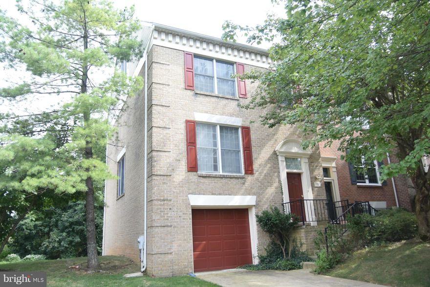 1,920 SF end unit Townhouse 3 Bedroom and 2full 2 half bath in Chaplegate. Big size kitchen has Granite countertop and SS appliance, HW floor in main level. Living room connects to big deck.  Master bedroom has Loft, separated shower and tab. Finished basement has half bathroom, wet bar,  and walk out to patio.  House has zoned with two HAVC systems.  Community next to golf course, easy to commute