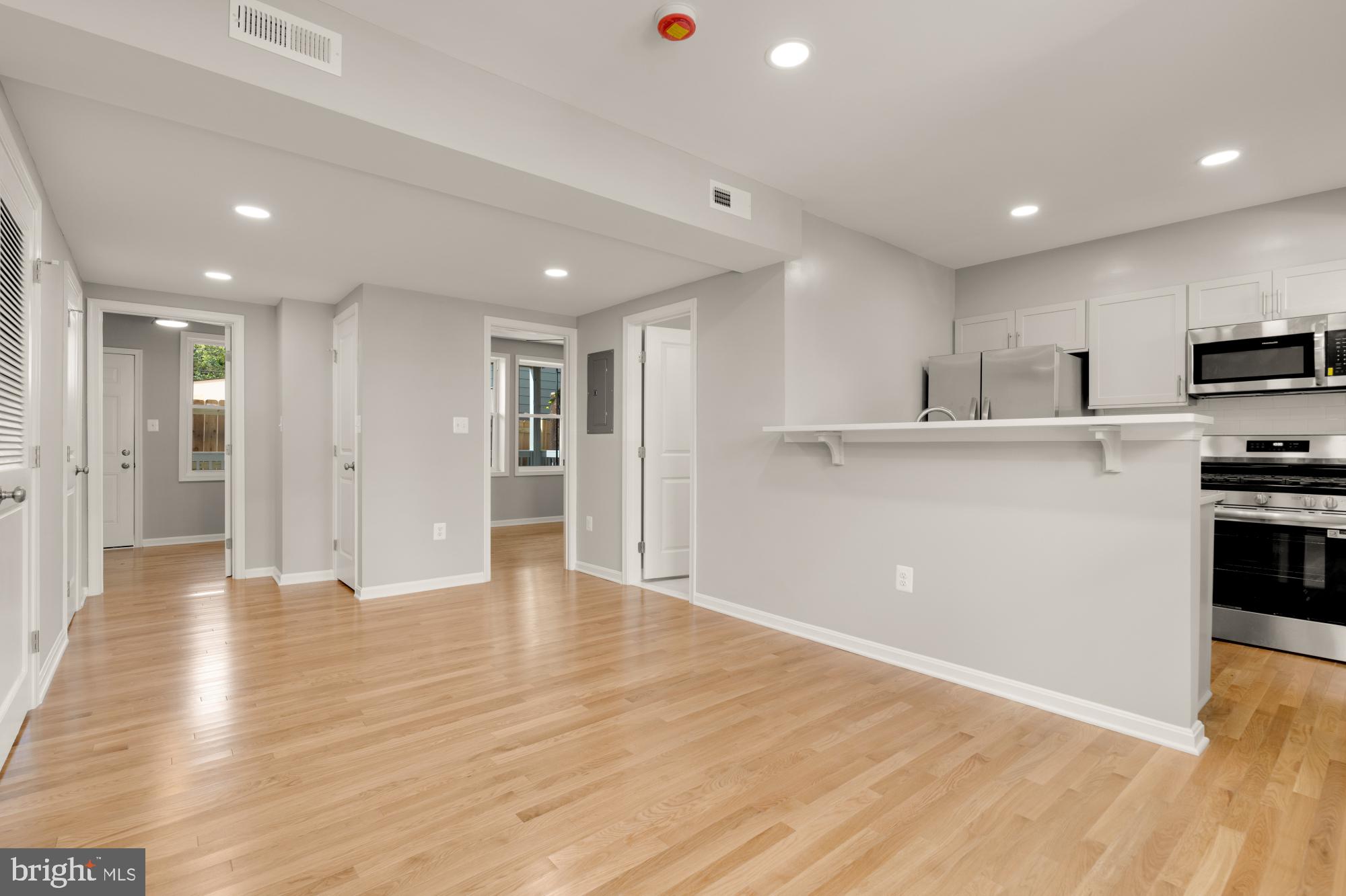 303 SEATON PLACE NE 2