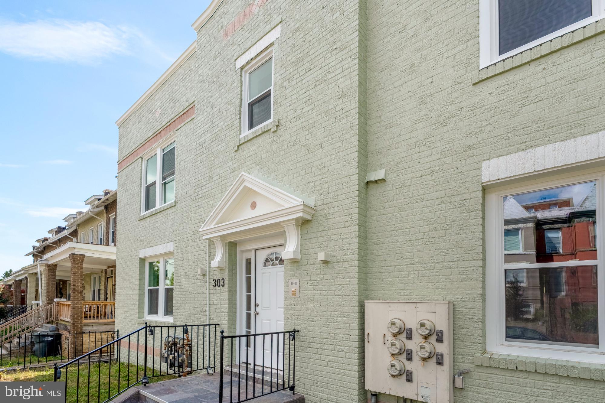 303 SEATON PLACE NE 2