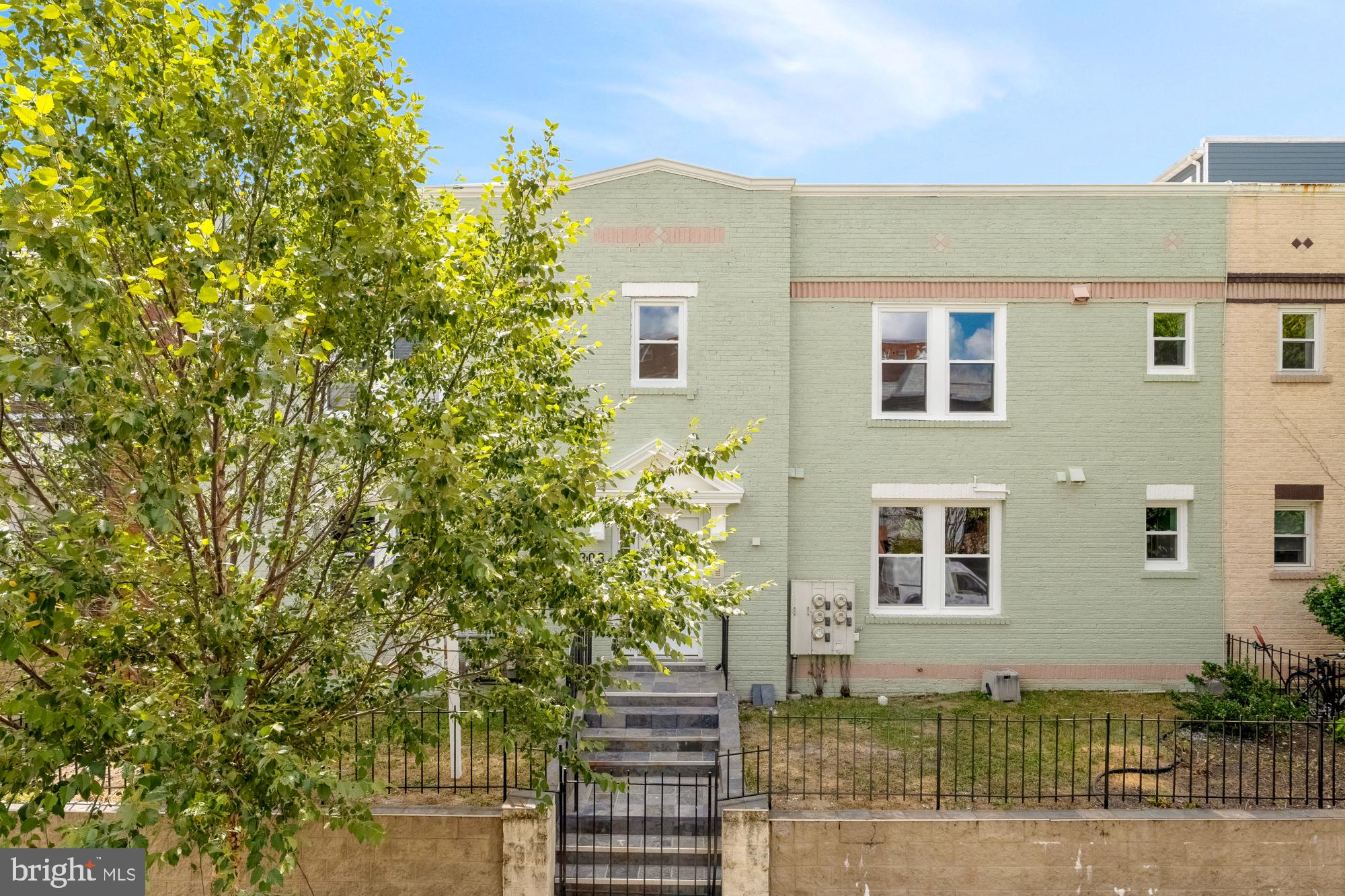 303 SEATON PLACE NE 2